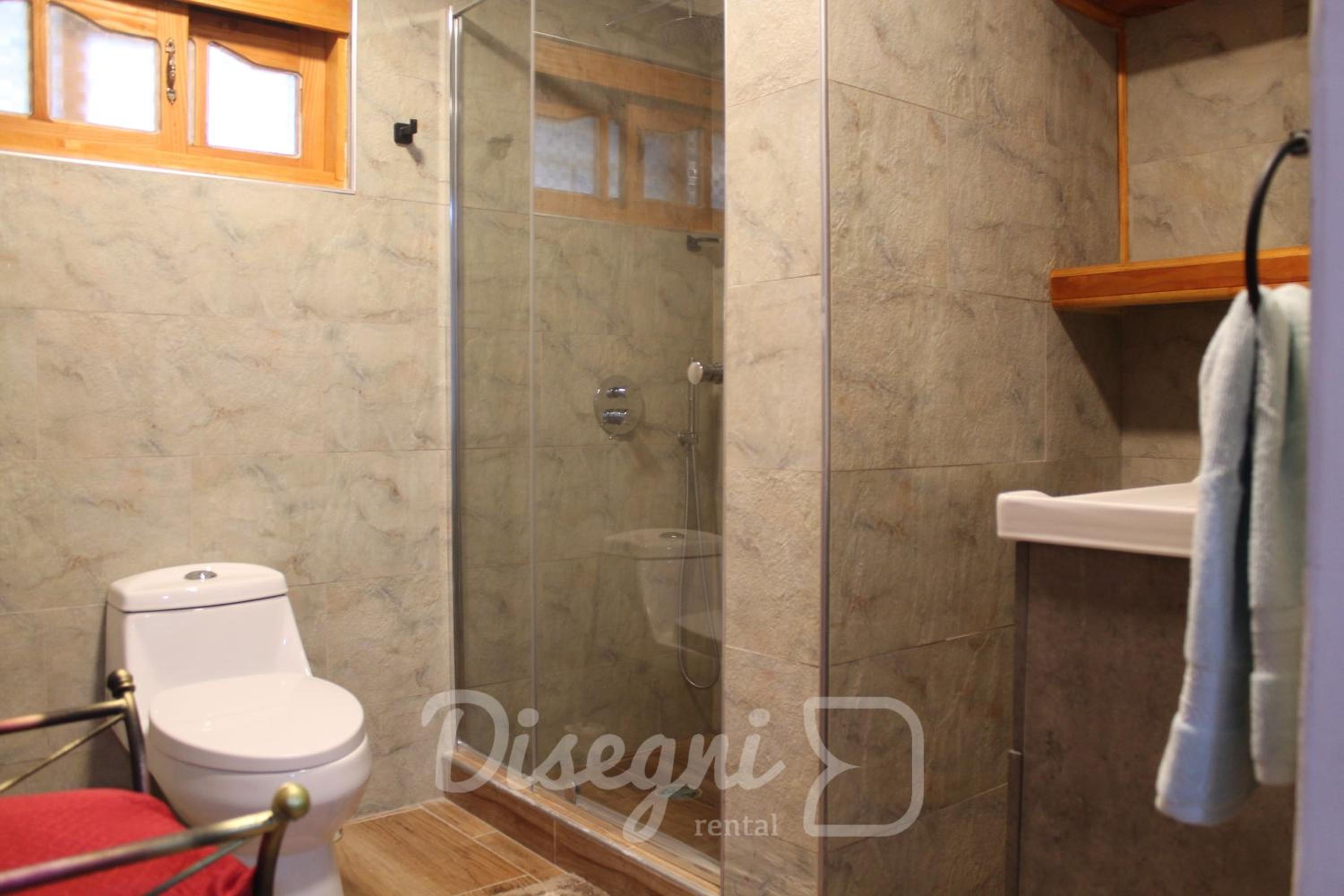 Disegni 11-12, Habitacion Baño Privado con Cocina, Caldera, Cercano a Bahía