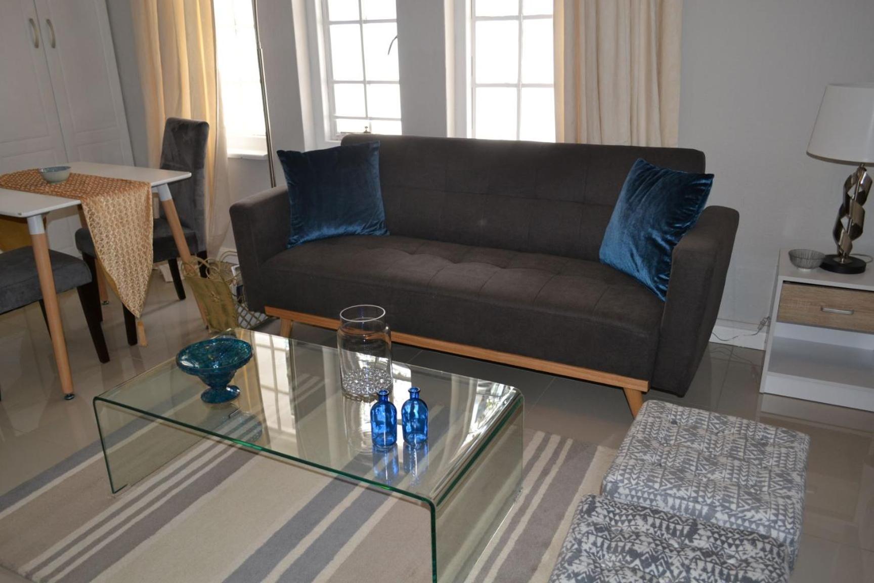 7 Woodmead Suites