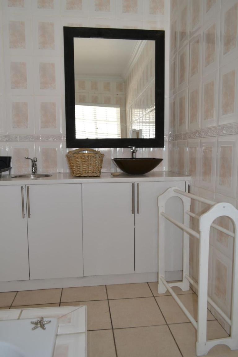 7 Woodmead Suites