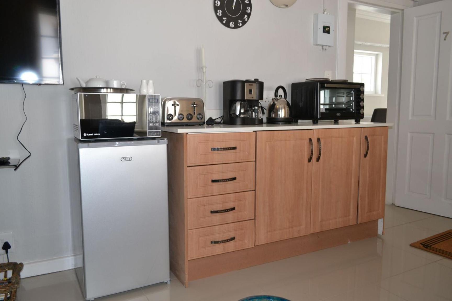 7 Woodmead Suites