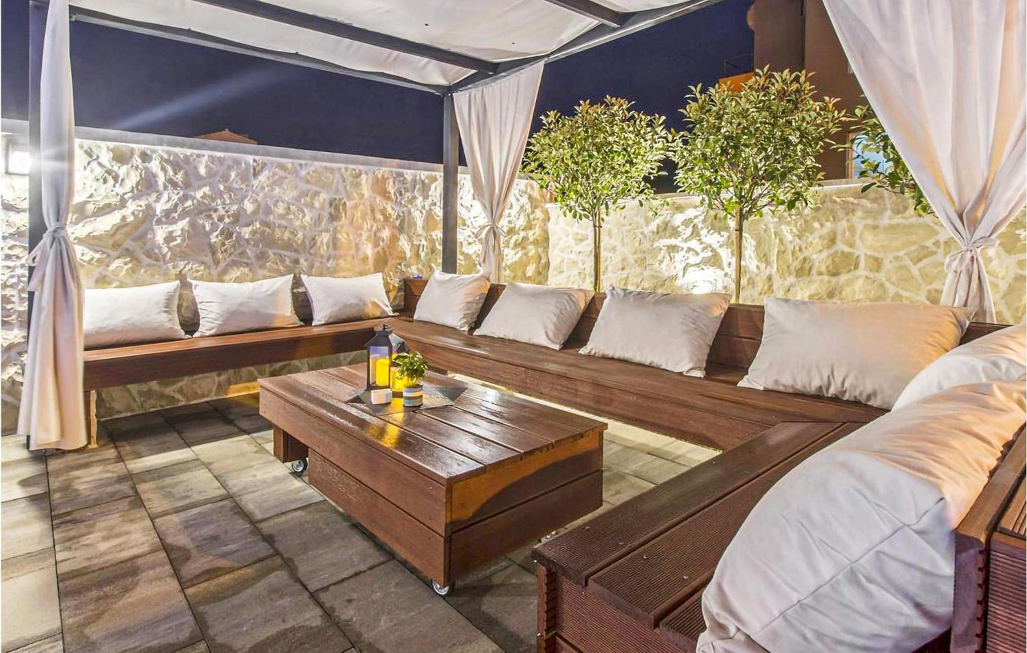 Awesome Apartment In Grebastica