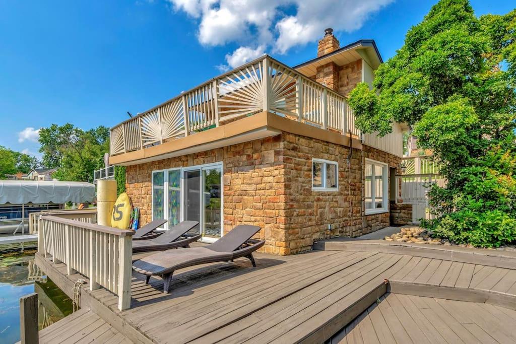 Lakehouse with Jacuzzi next to Pine Knob view 3
