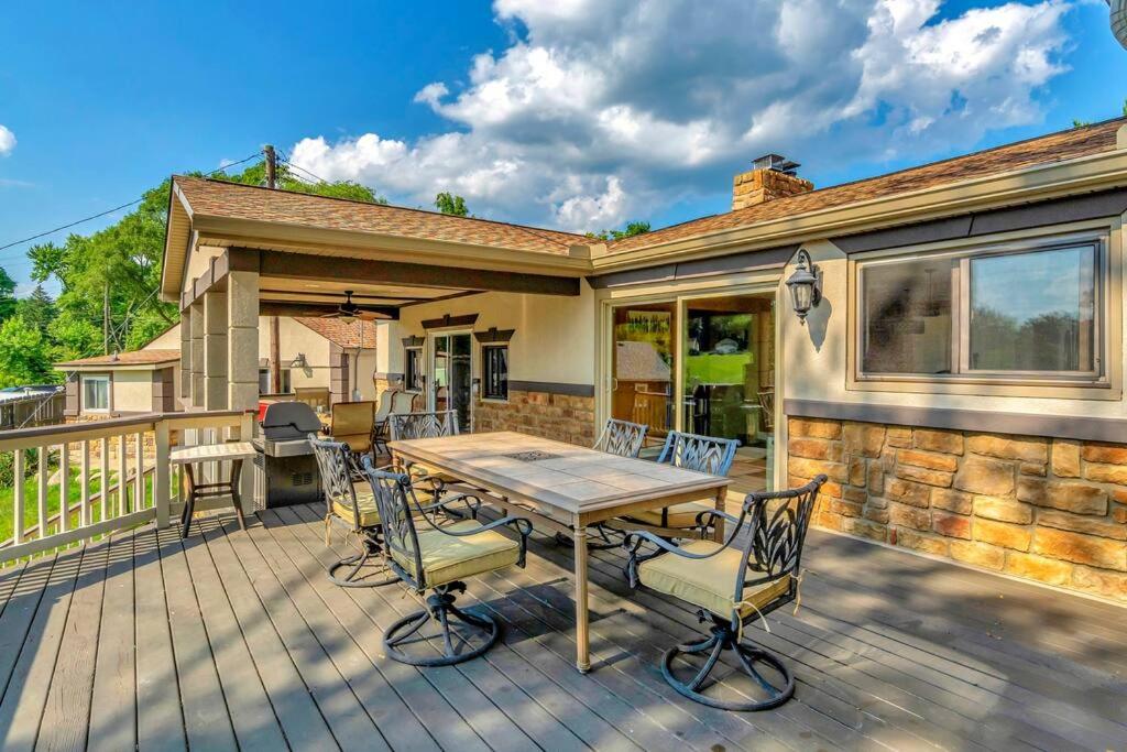 Lakehouse with Jacuzzi next to Pine Knob view 5