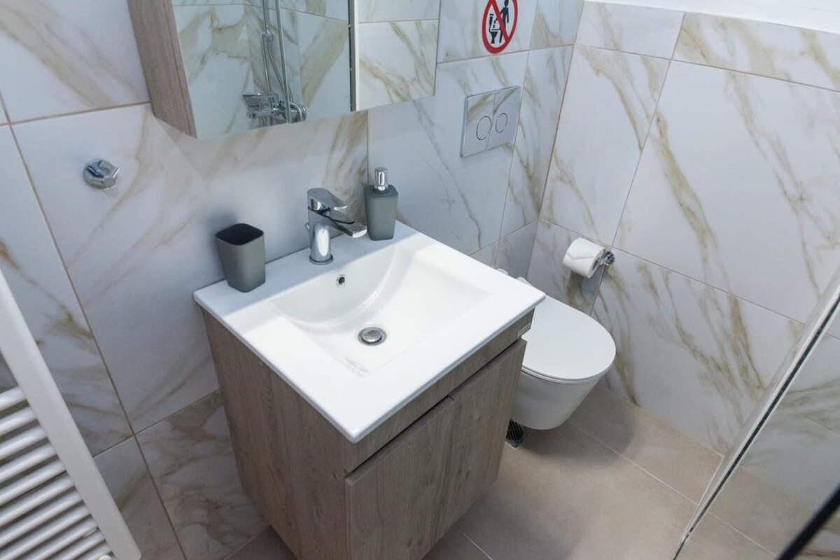 Stylish Brand New Apt near Megaro Mousikis