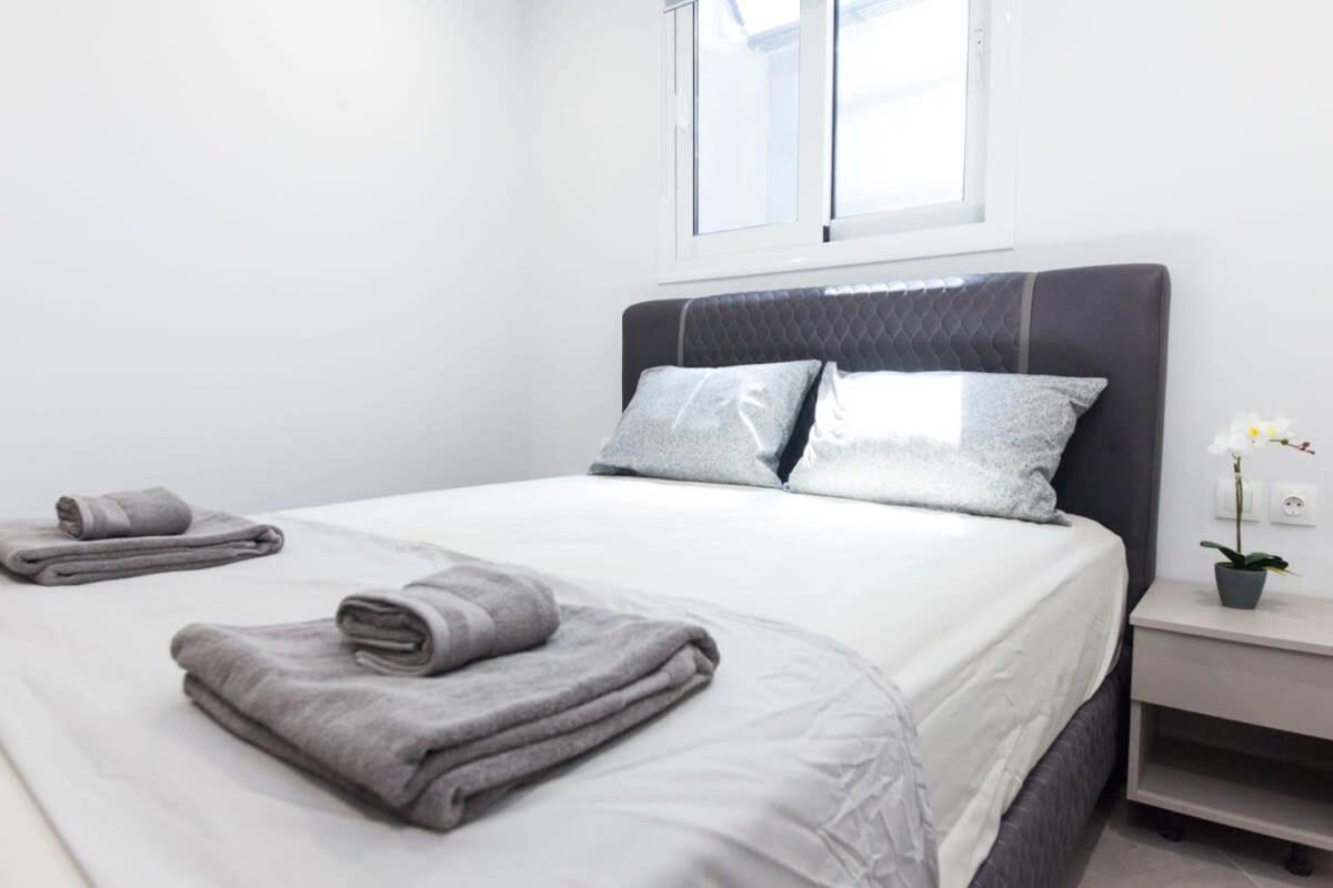 Stylish Brand New Apt near Megaro Mousikis
