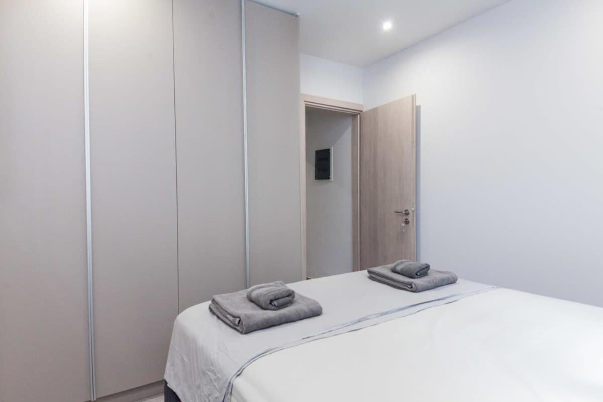 Stylish Brand New Apt near Megaro Mousikis