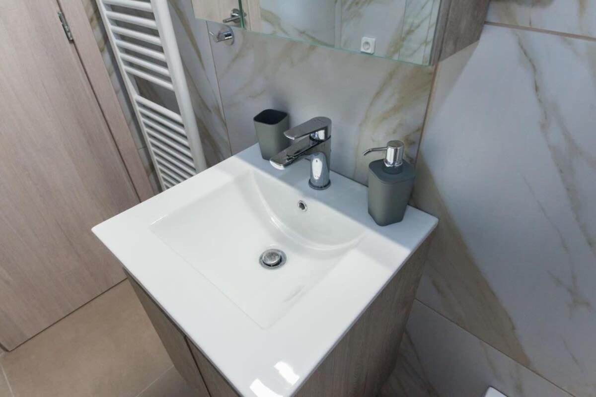 Stylish Brand New Apt near Megaro Mousikis