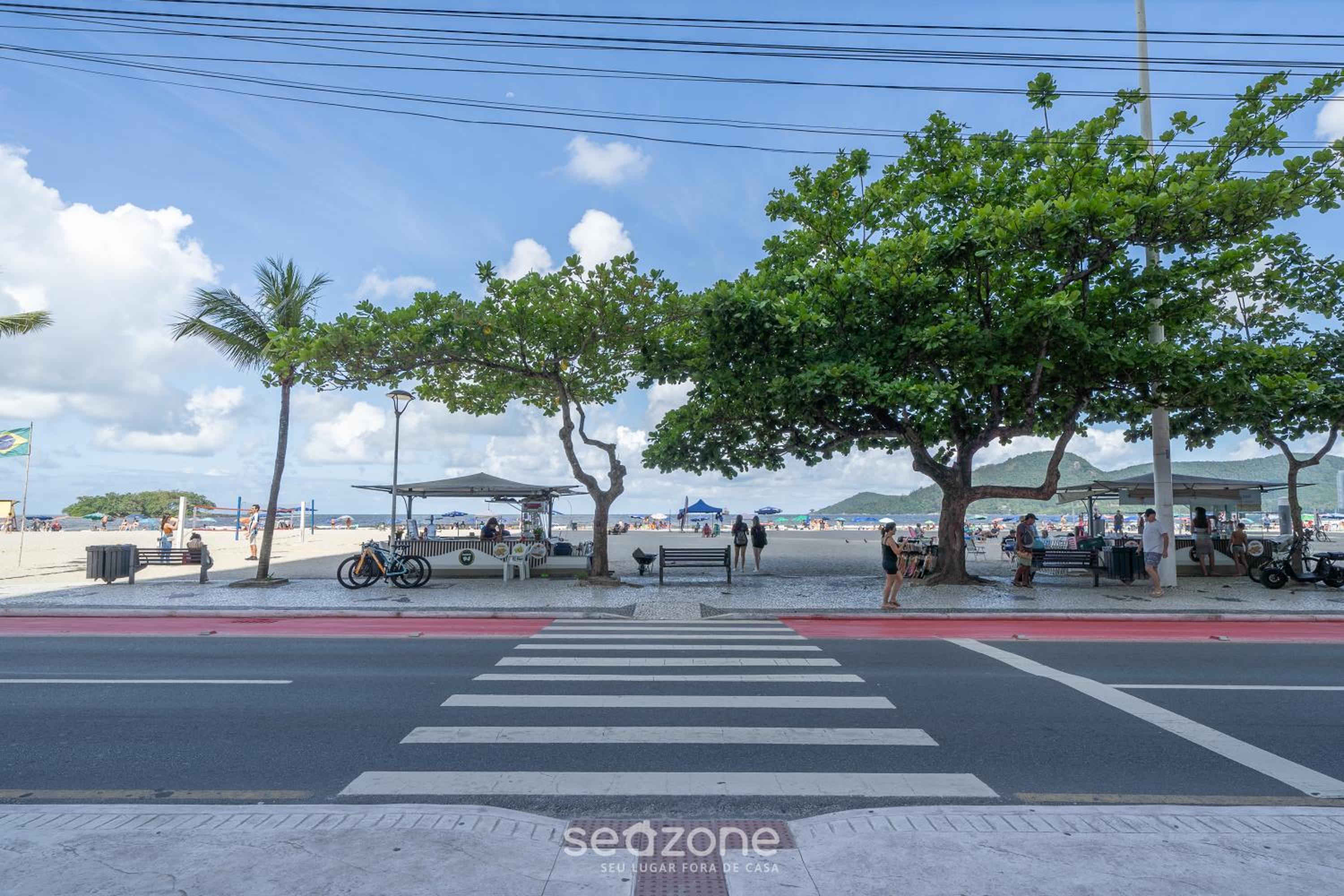 Seaside ap, downtown, near restaurants IPT0141