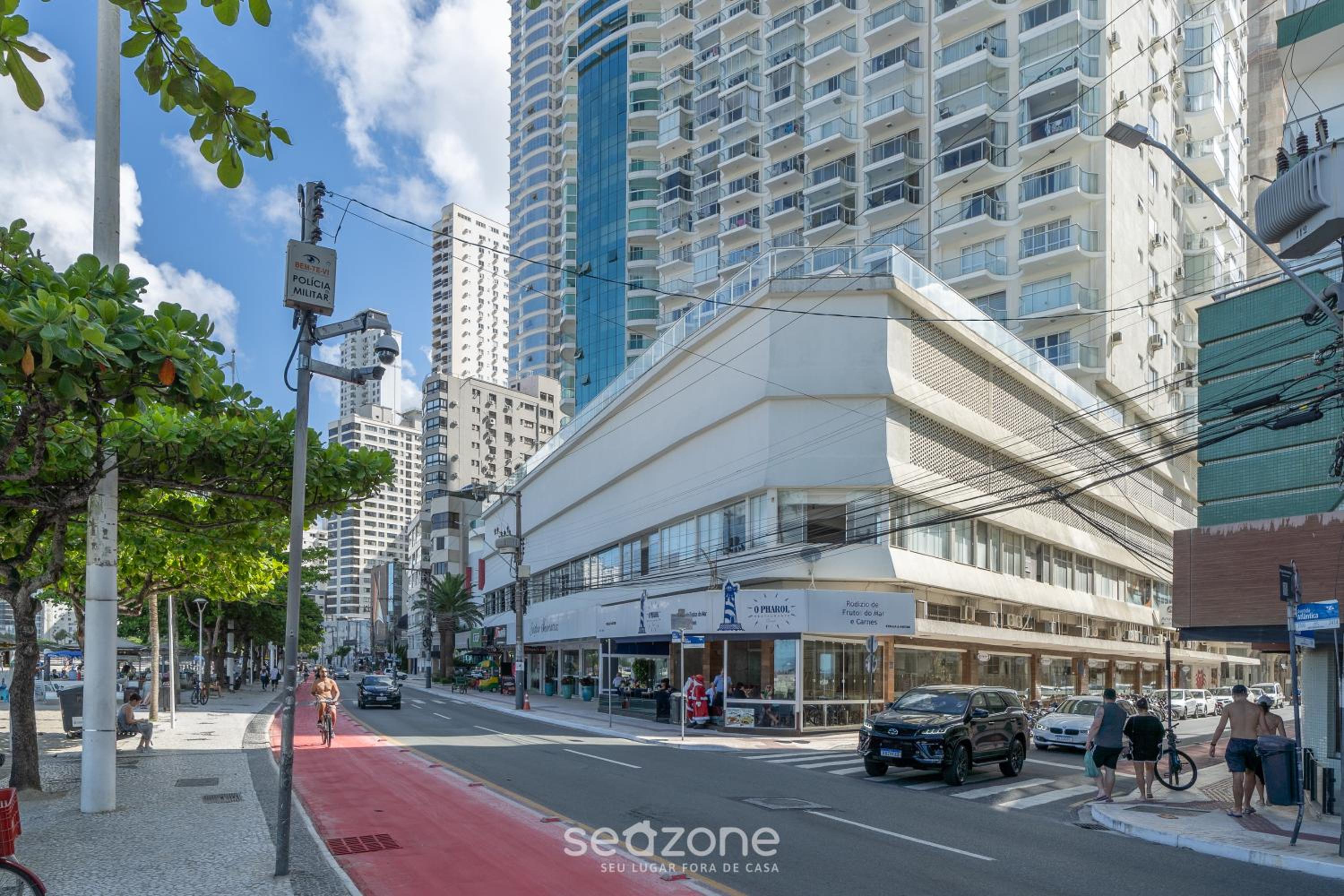 Seaside ap, downtown, near restaurants IPT0141