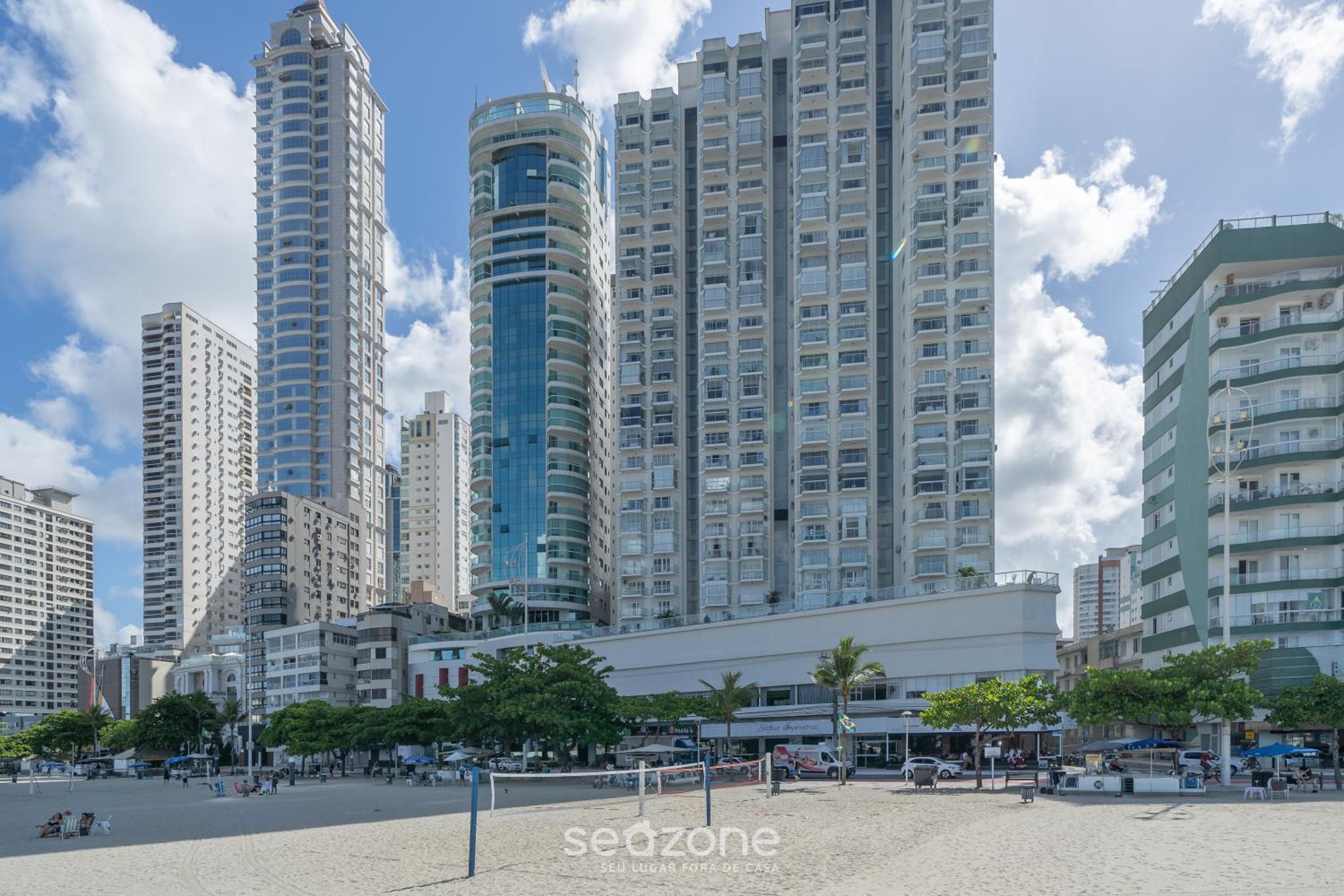 Seaside ap, downtown, near restaurants IPT0141