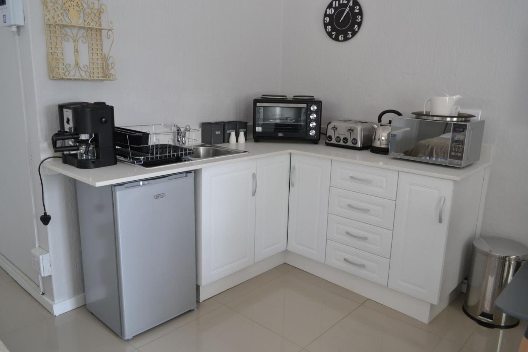 8 Woodmead Suites