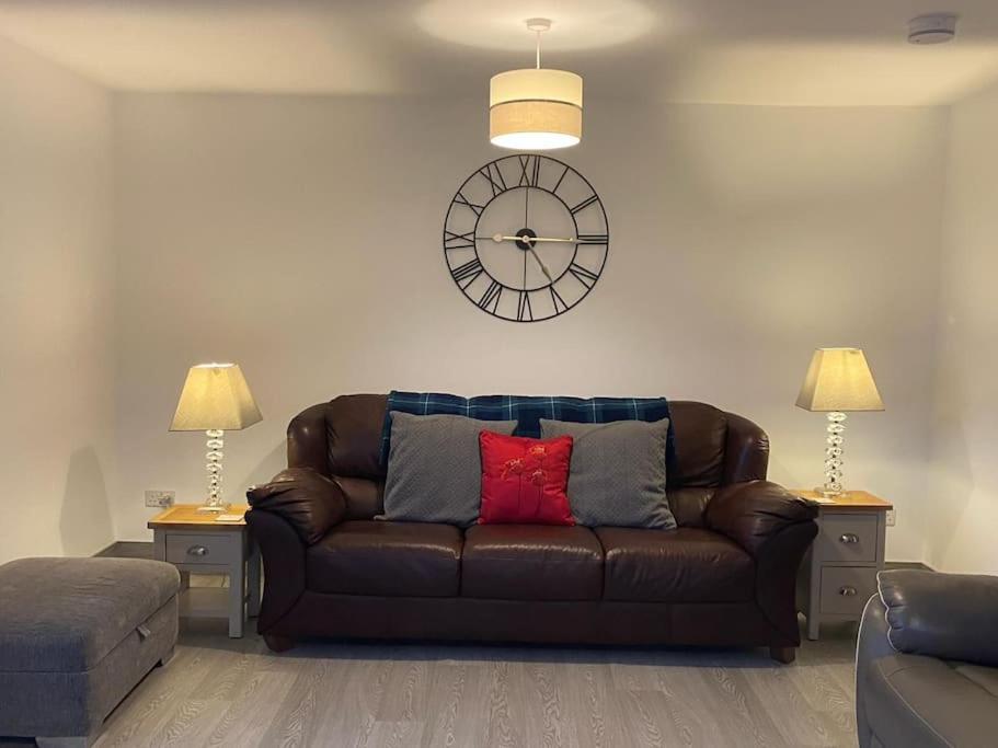 POPPY LUXURY LARGE LODGE Sleeps 9 and HOT TUB Hire for your Stay at Fairview Farm, Ravenshead, Nottingham Near Sherwood Forest, Dog Friendly, Farm Stay, Gr view 3