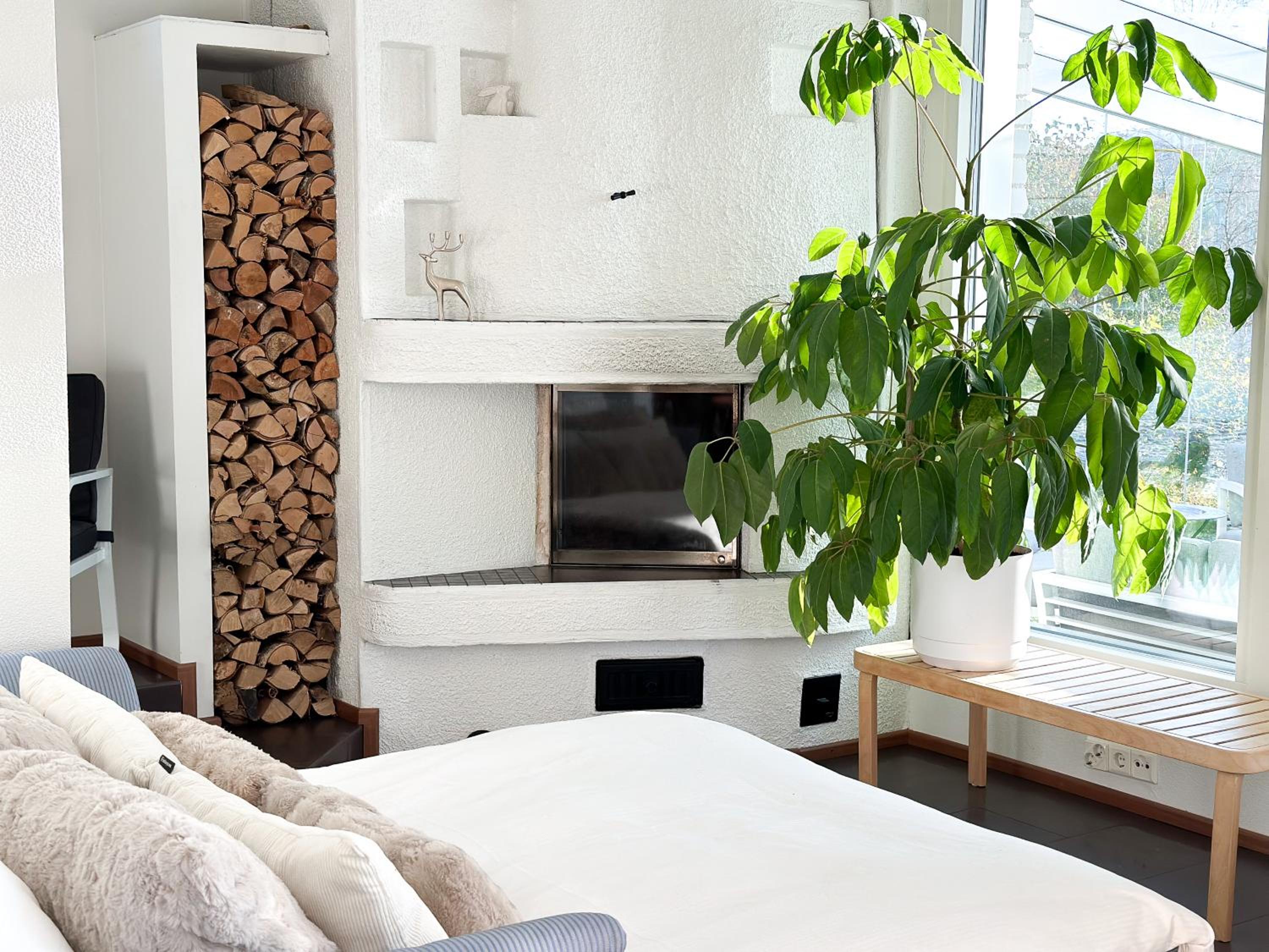 Villa Aurora Riverside by BookLapland