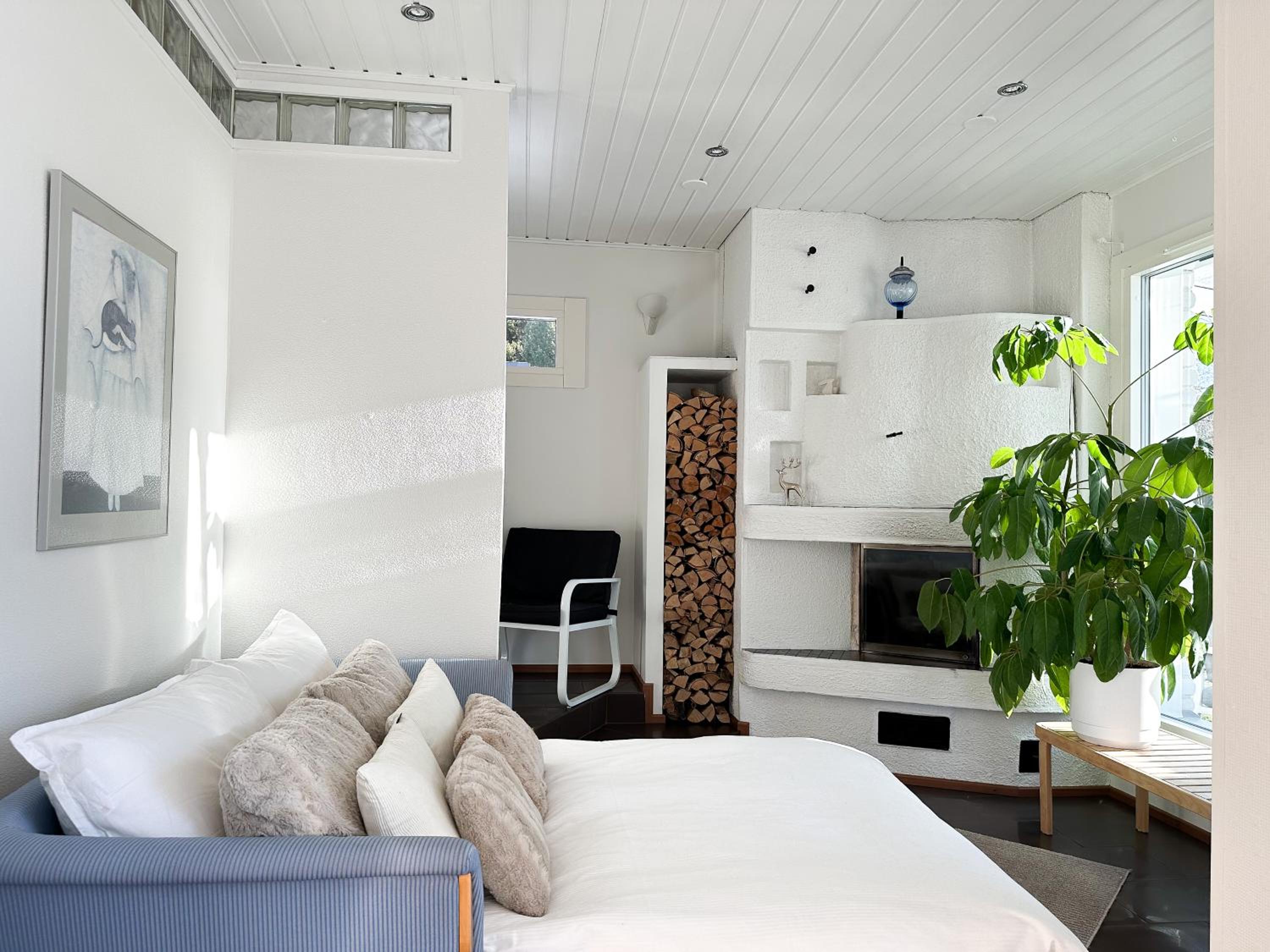 Villa Aurora Riverside by BookLapland
