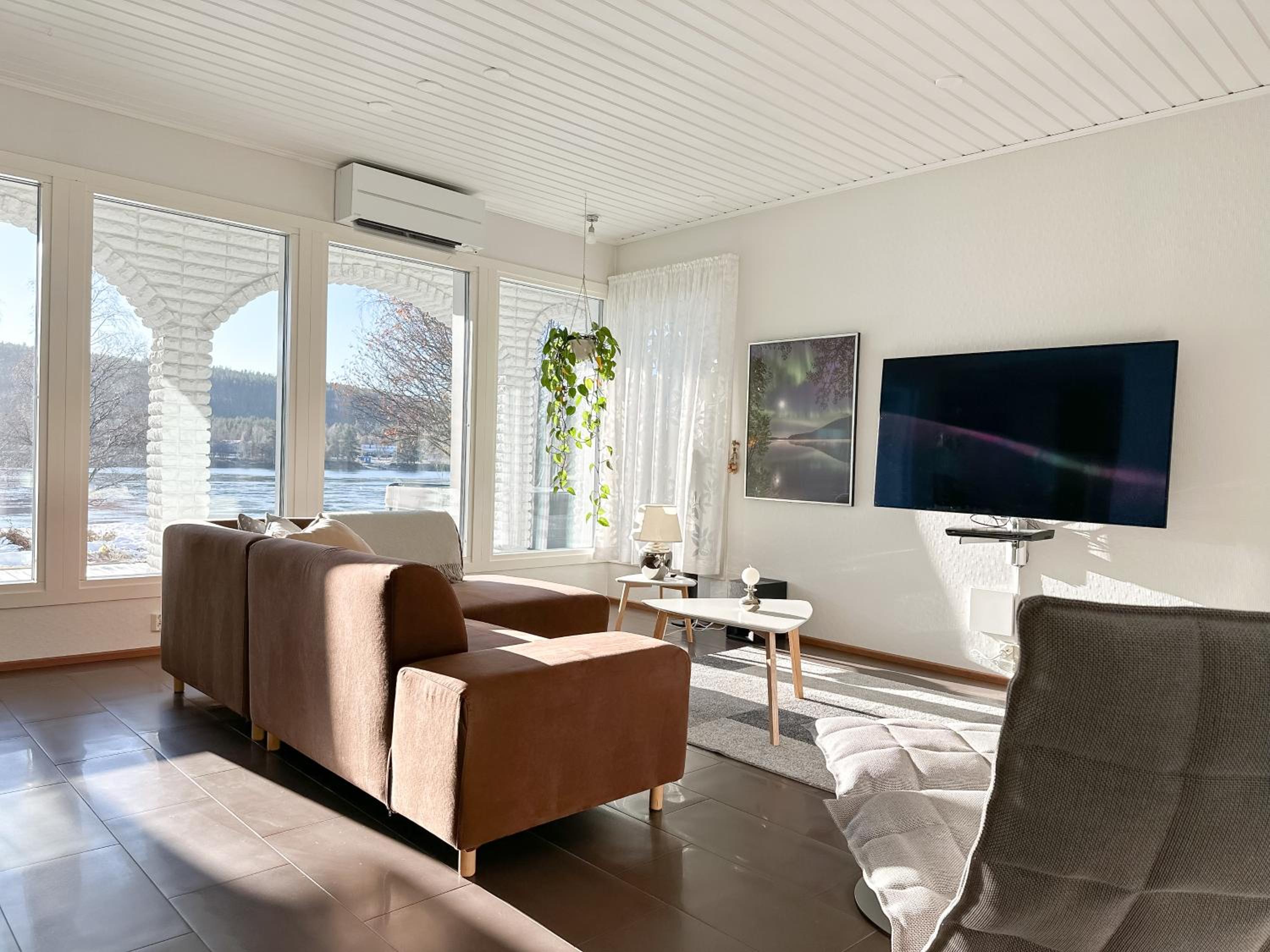 Villa Aurora Riverside by BookLapland