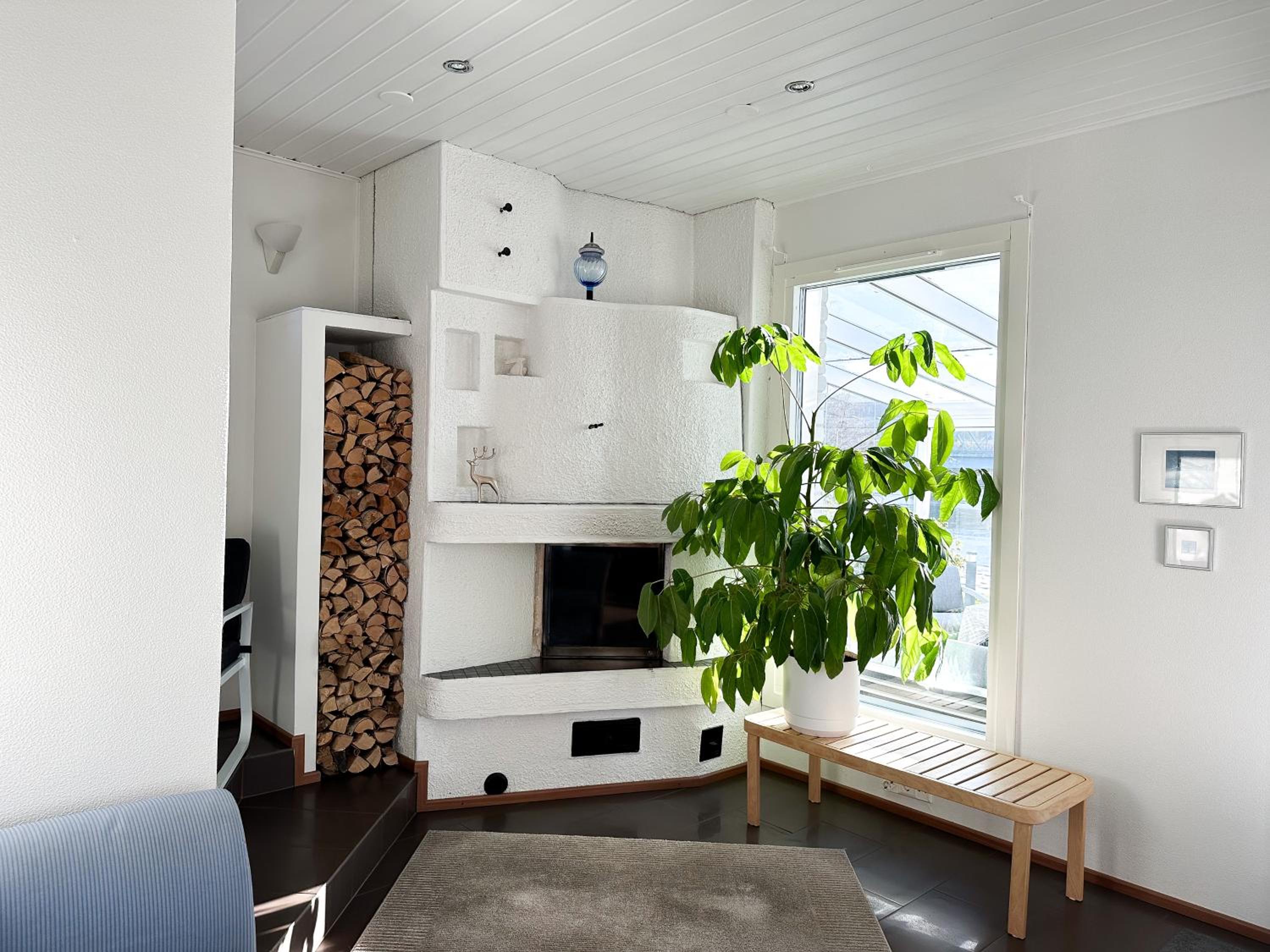 Villa Aurora Riverside by BookLapland