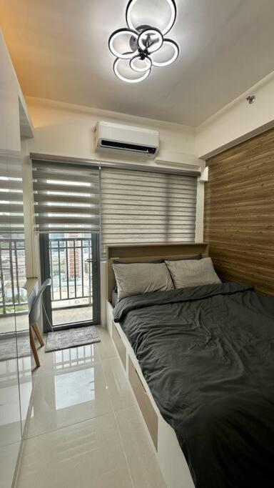 1BR Skyview Serenity Fame Residence view 5