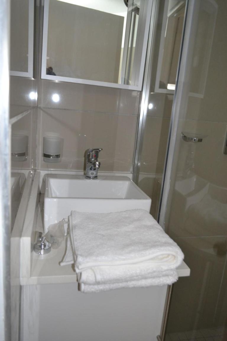 9 Woodmead Suites