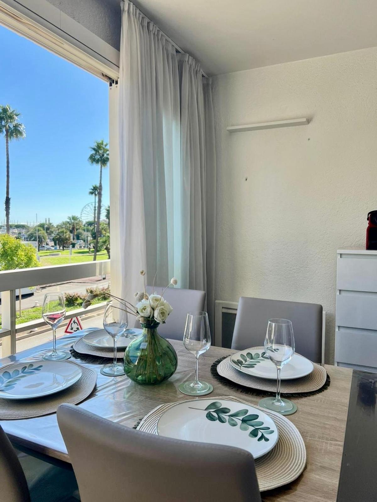 Bel appartement Port Vauban à 100m des plages