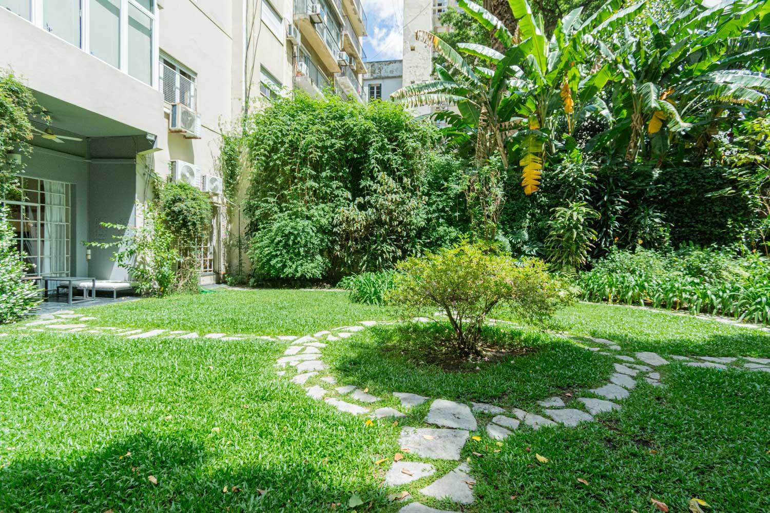Increíble departamento con amplio parque en la mejor zona de Recoleta sobre la calle Paraguay