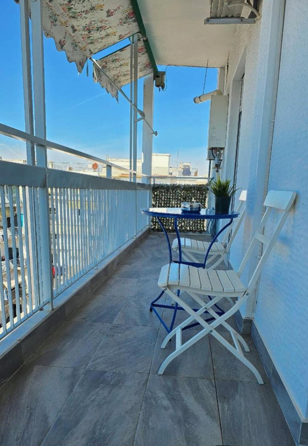 Vintage Art home on the sea