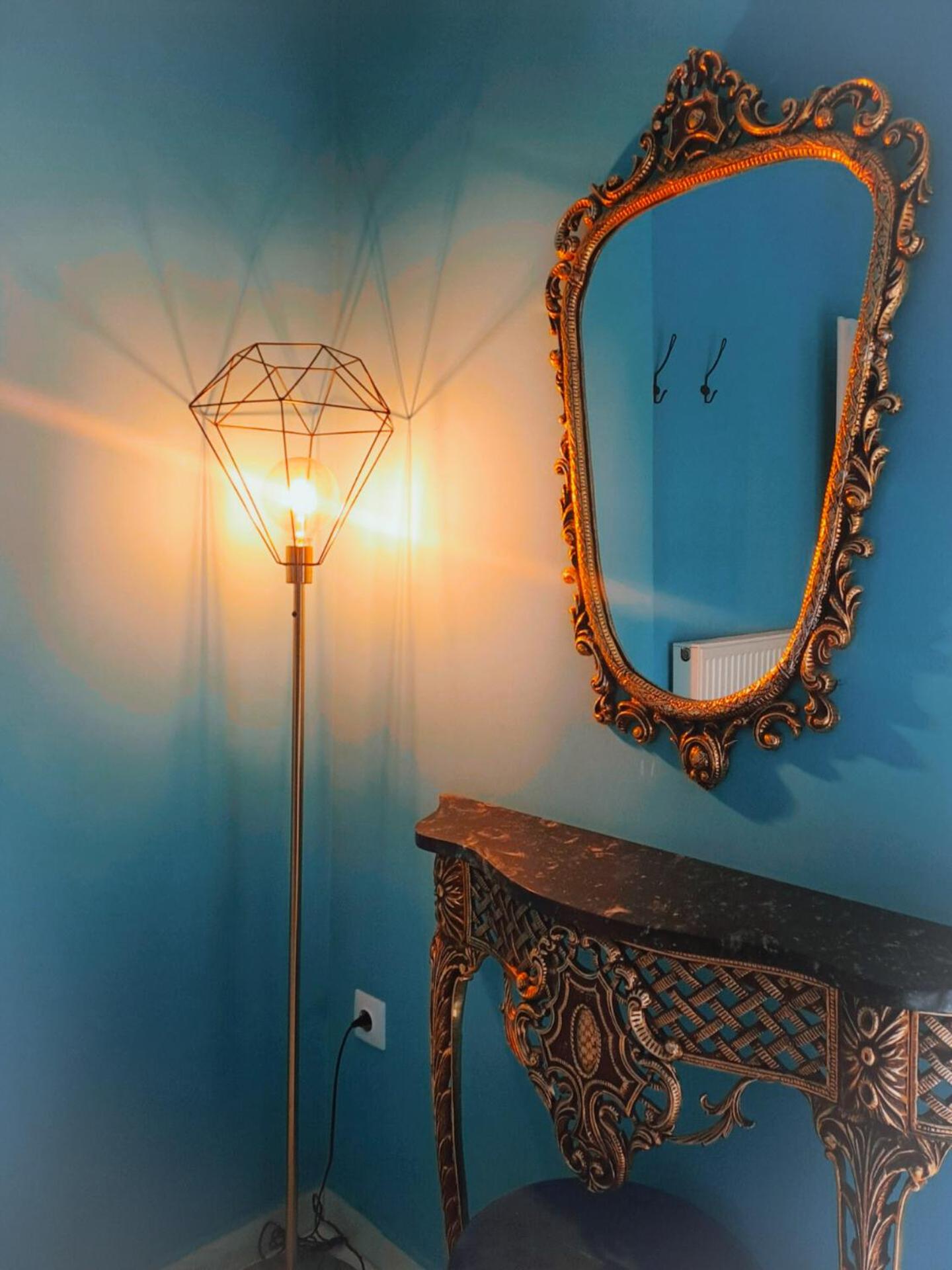 Vintage Art home on the sea photo 5