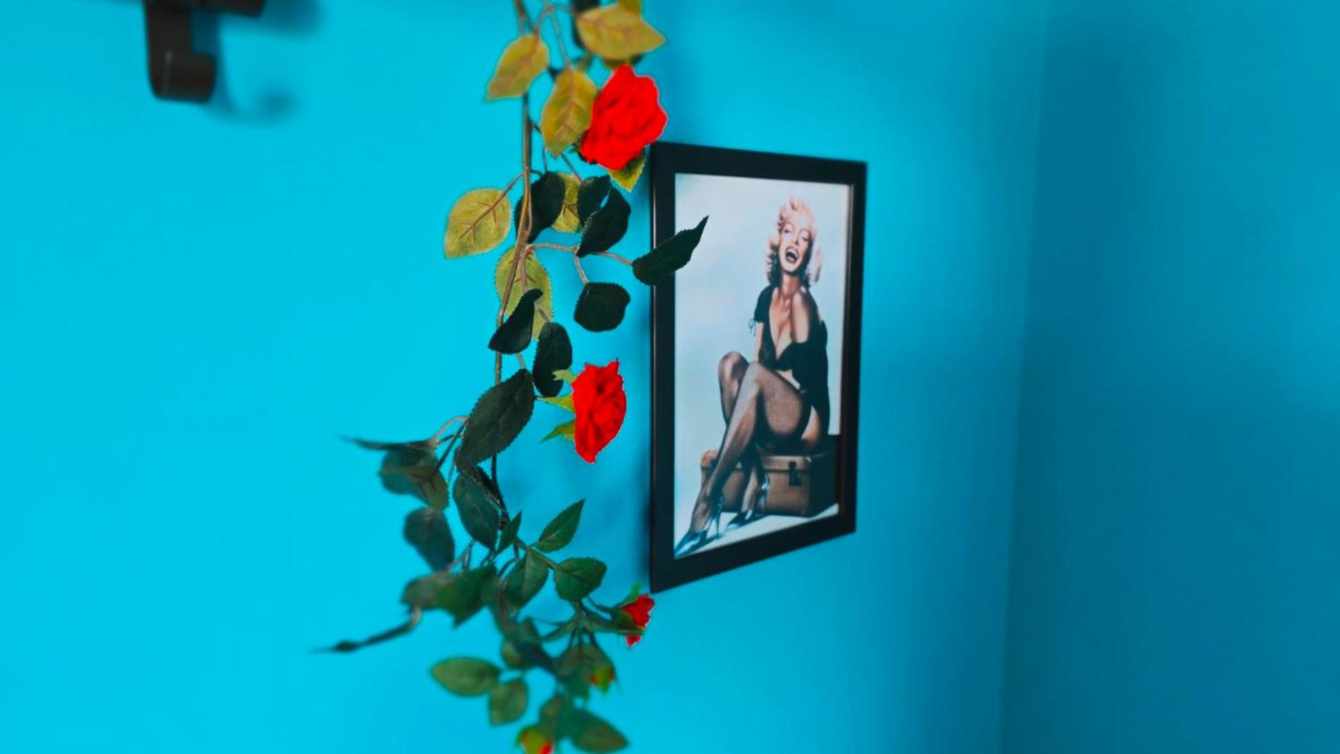 Vintage Art home on the sea photo 2