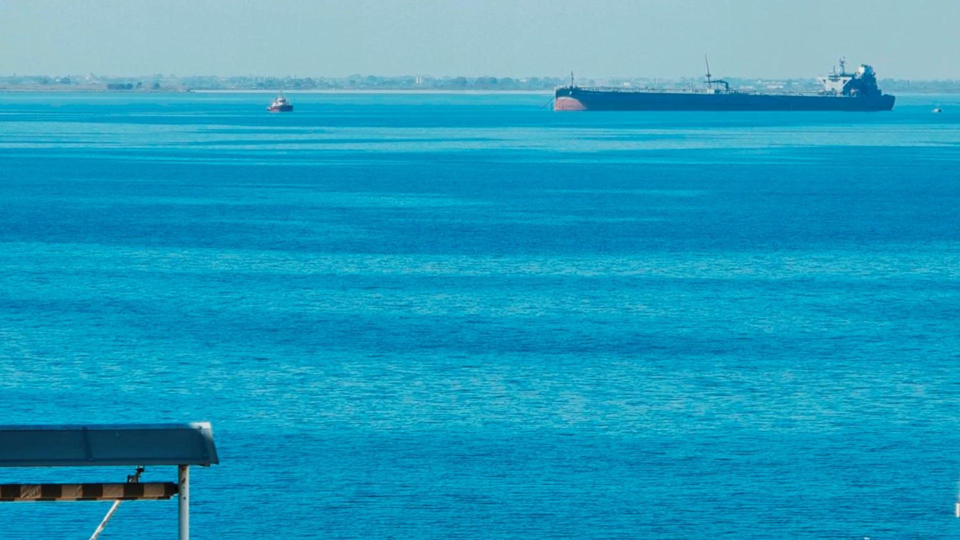 Vintage Art home on the sea photo 3