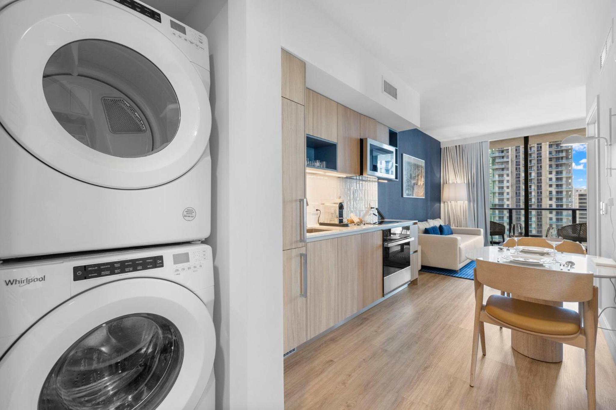 Miami Luxury 2BR w Panoramic Views & Free Parking