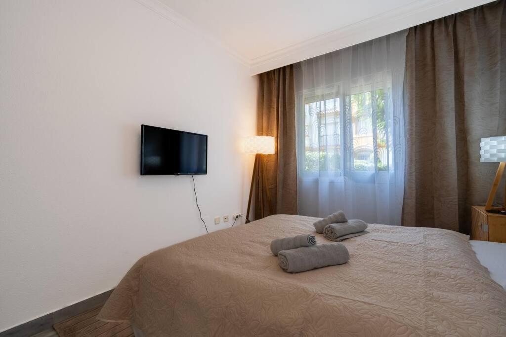 Luxury 3BR Puerto Banus, Pool, Garden, Walk to Marina & Beach