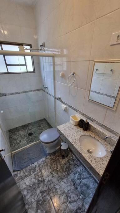 Casa confortável perto da praia Martim de Sá