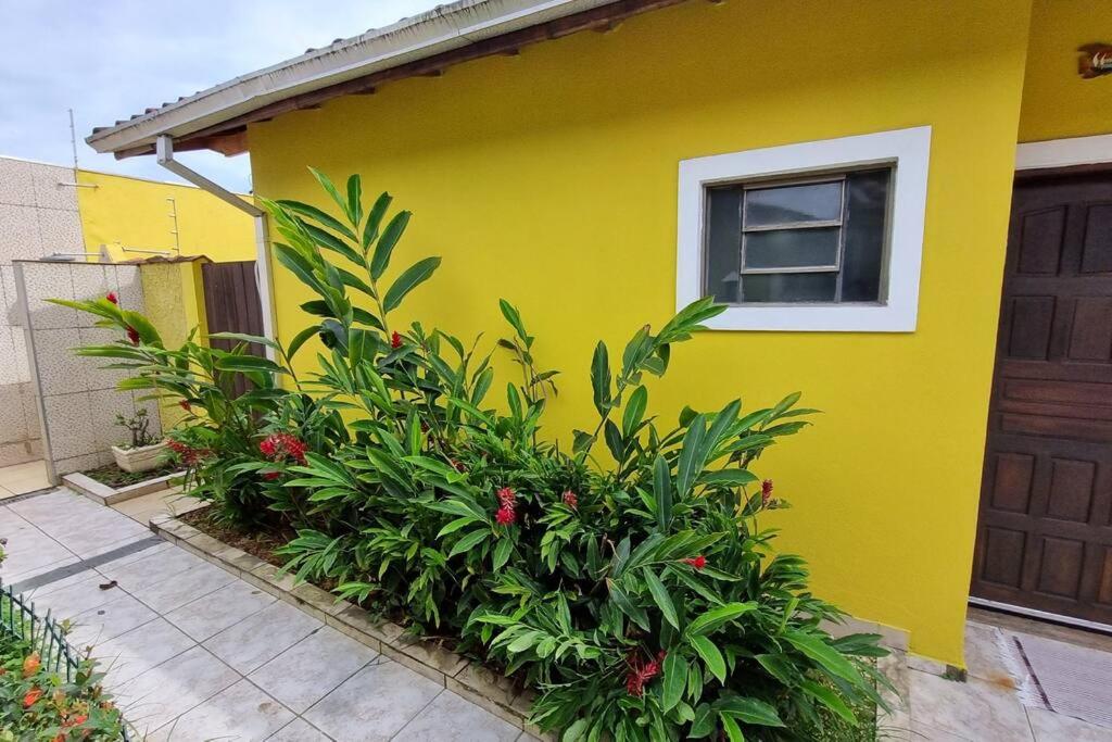 Casa confortável perto da praia Martim de Sá