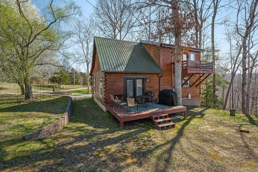 Deer Run - A Peaceful cabin hideaway view 5