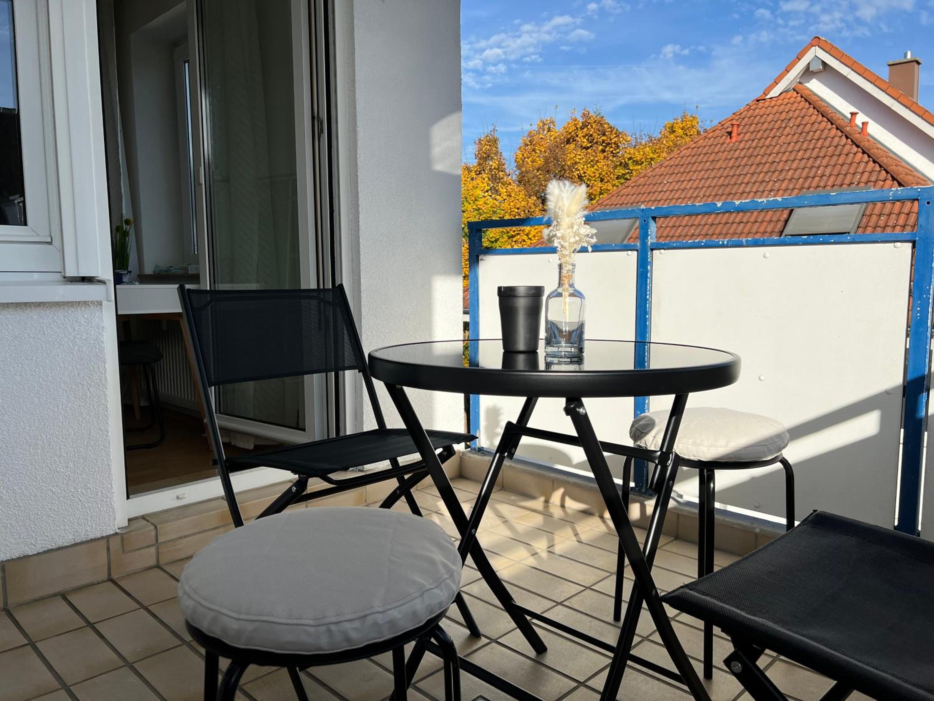 Modernes Apartment mit Balkon
