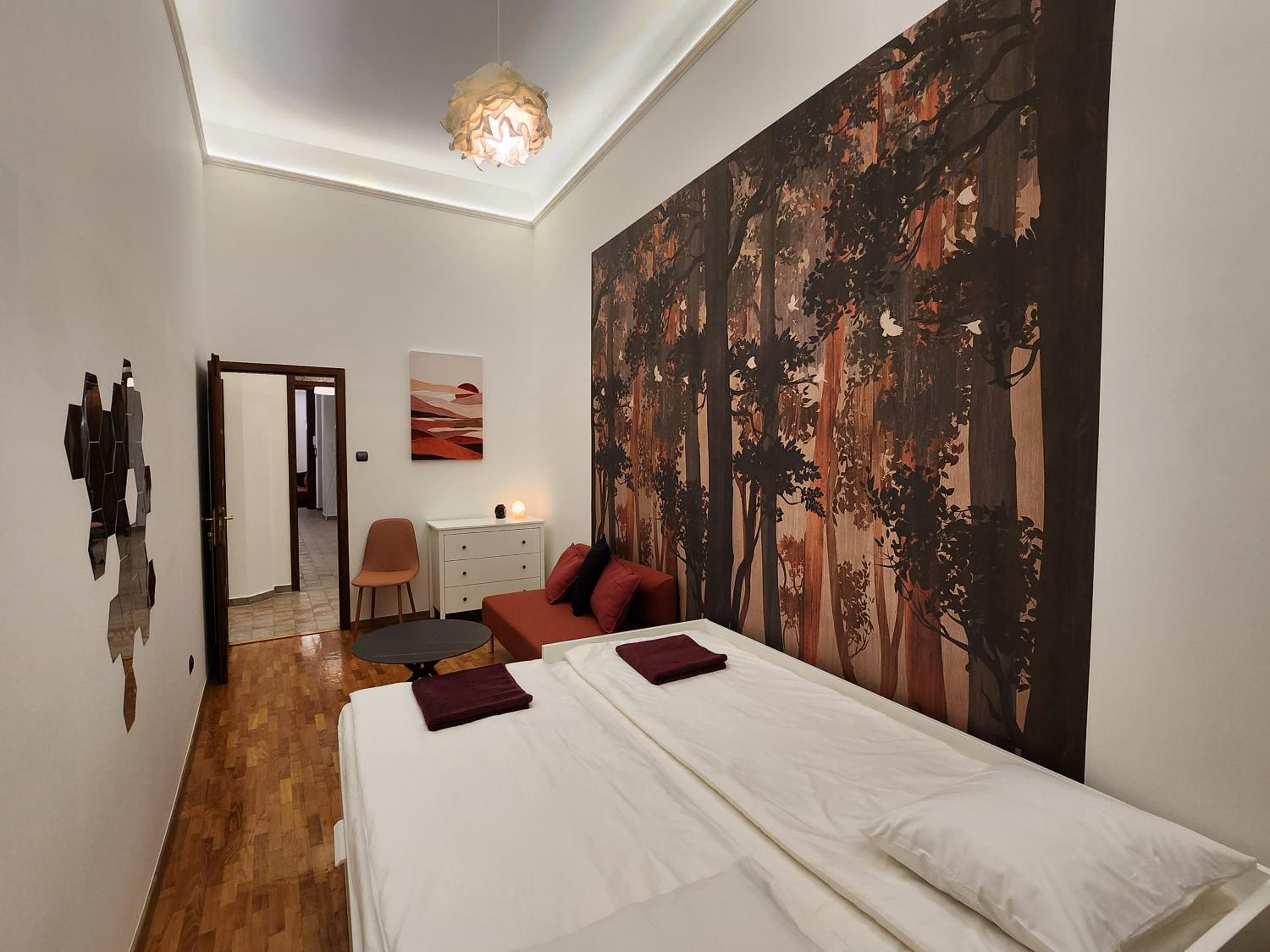 T8 "The Crimson Suite" Apartment with 2 bathrooms view 4
