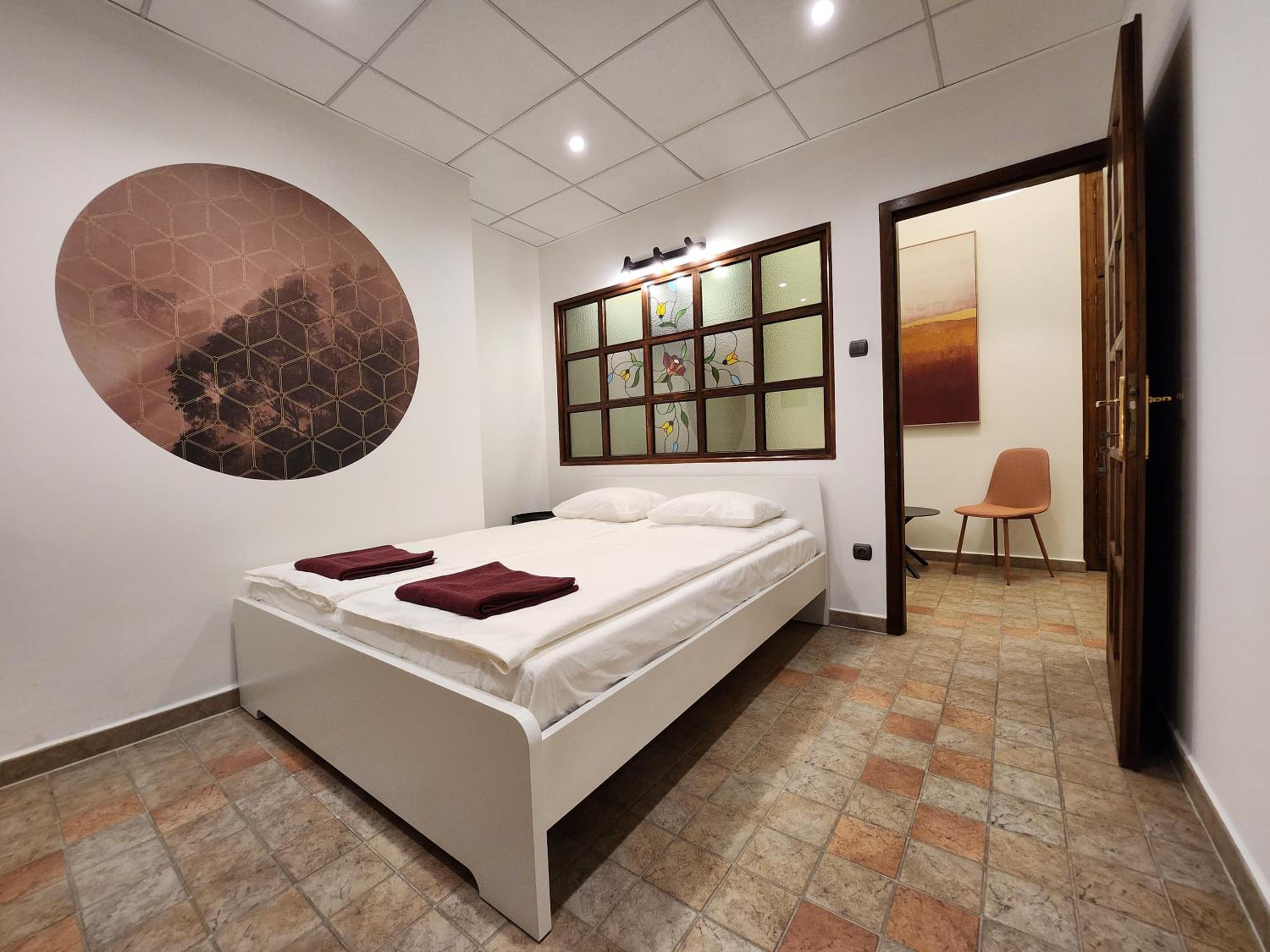 T8 "The Crimson Suite" Apartment with 2 bathrooms view 5
