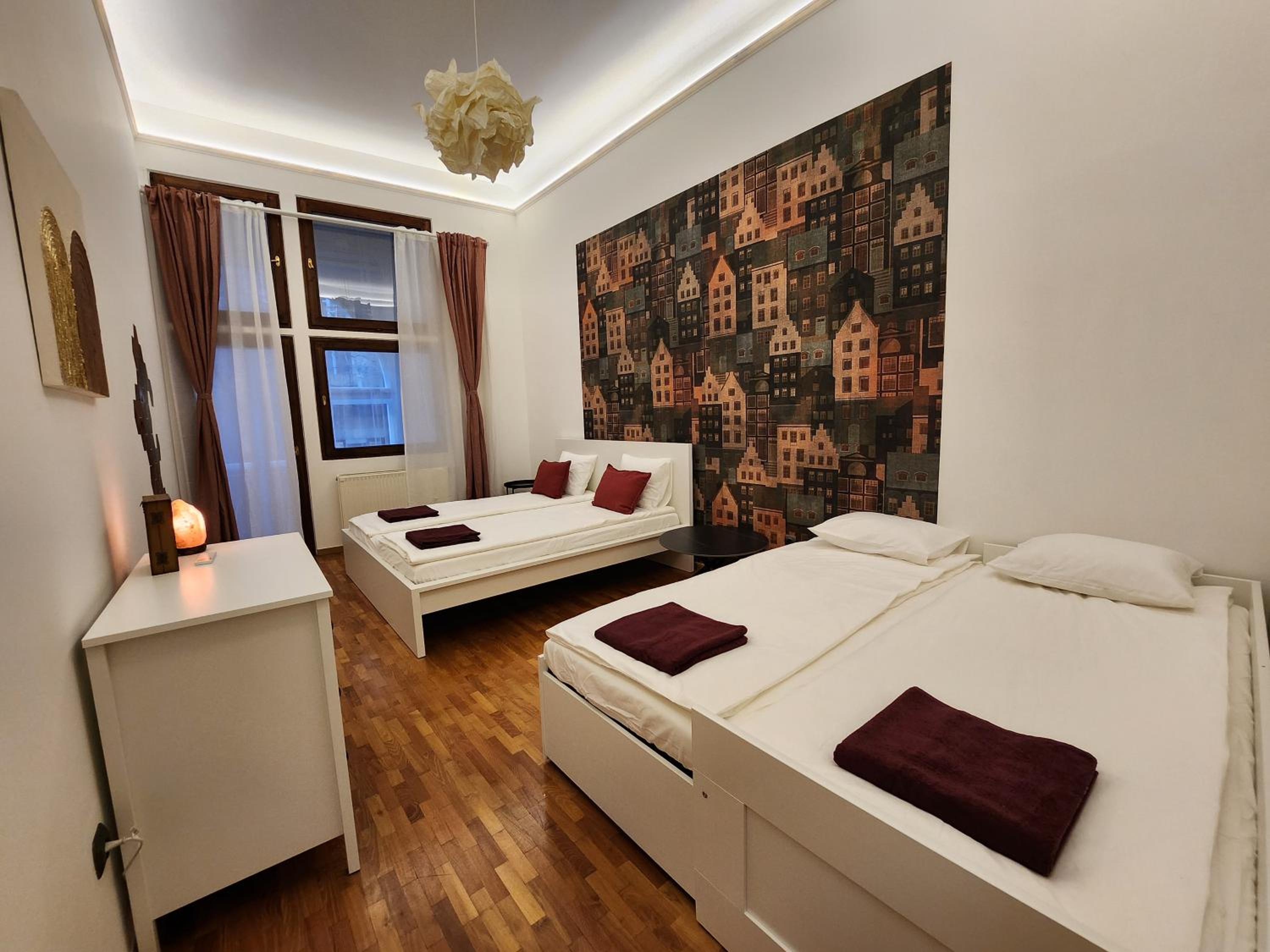 T8 "The Crimson Suite" Apartment with 2 bathrooms view 2