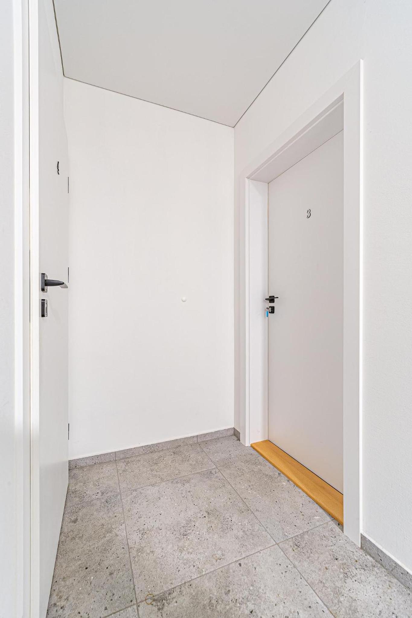 Uptown studio Nr 3 with parking & AC view 5