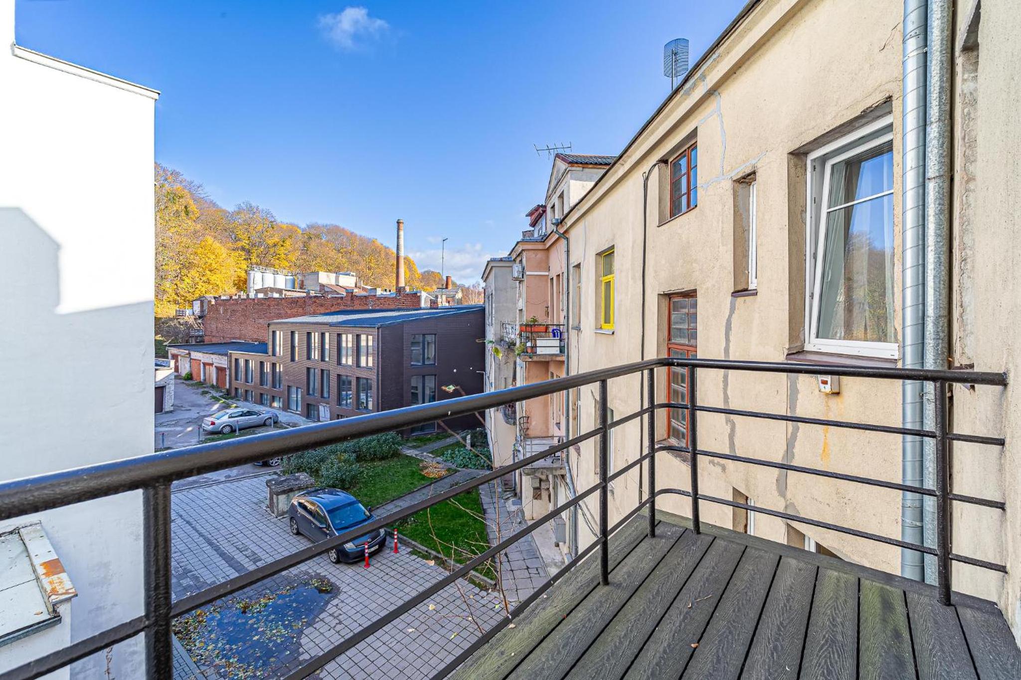 Uptown studio Nr 3 with parking & AC view 4