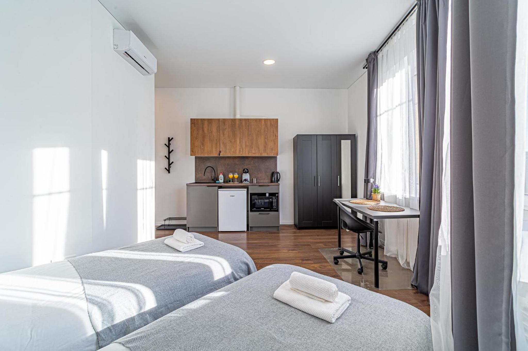 Uptown studio Nr6 with parking & AC view 2
