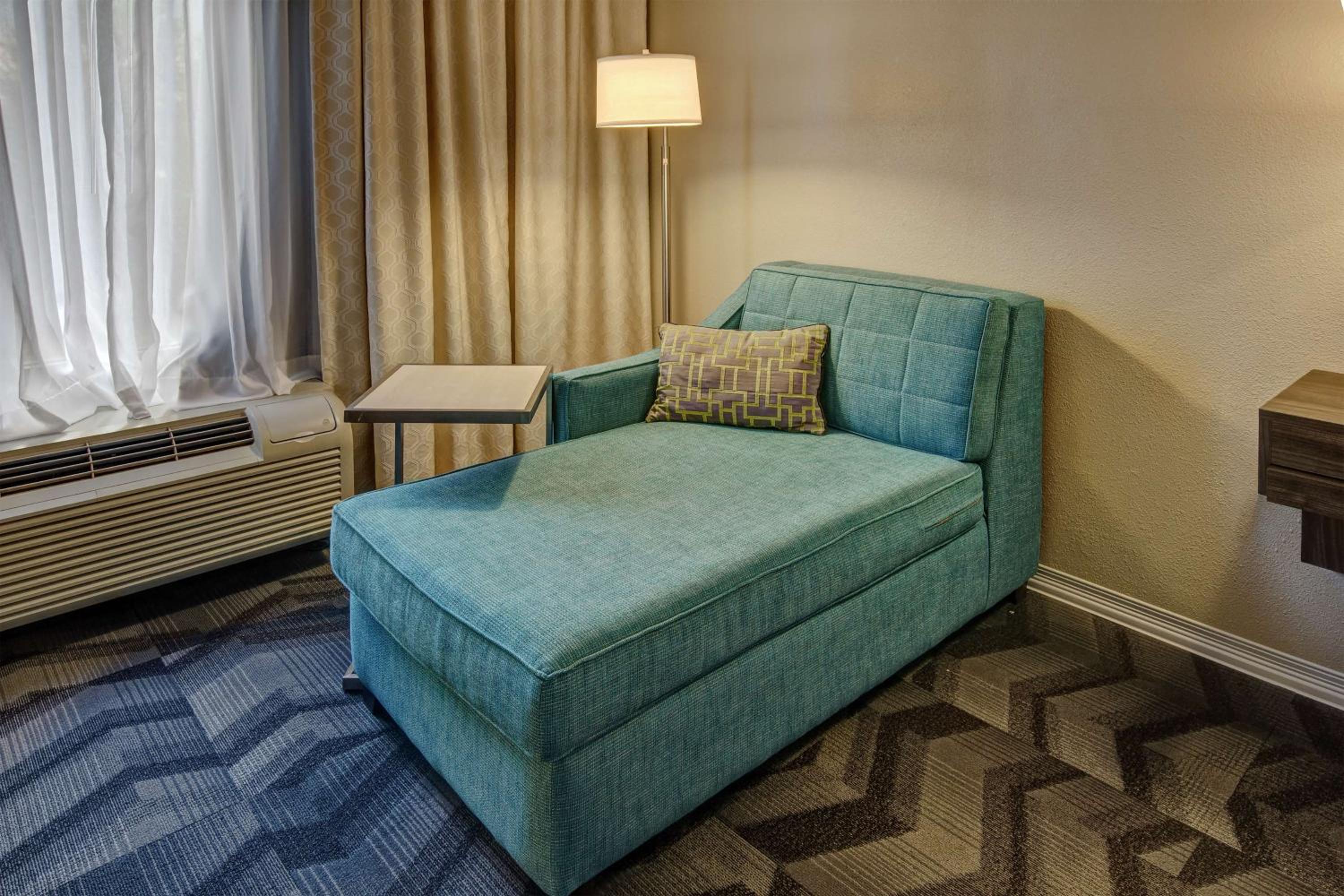 Orlando Vacations - Hampton Inn  Suites Clermont - Property Image 2