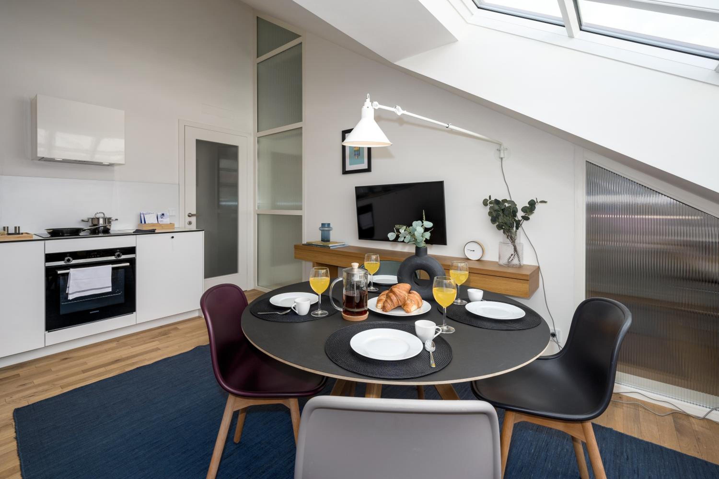 Prague Days - One bedroom newly renovated apartment with workspace and Netflix