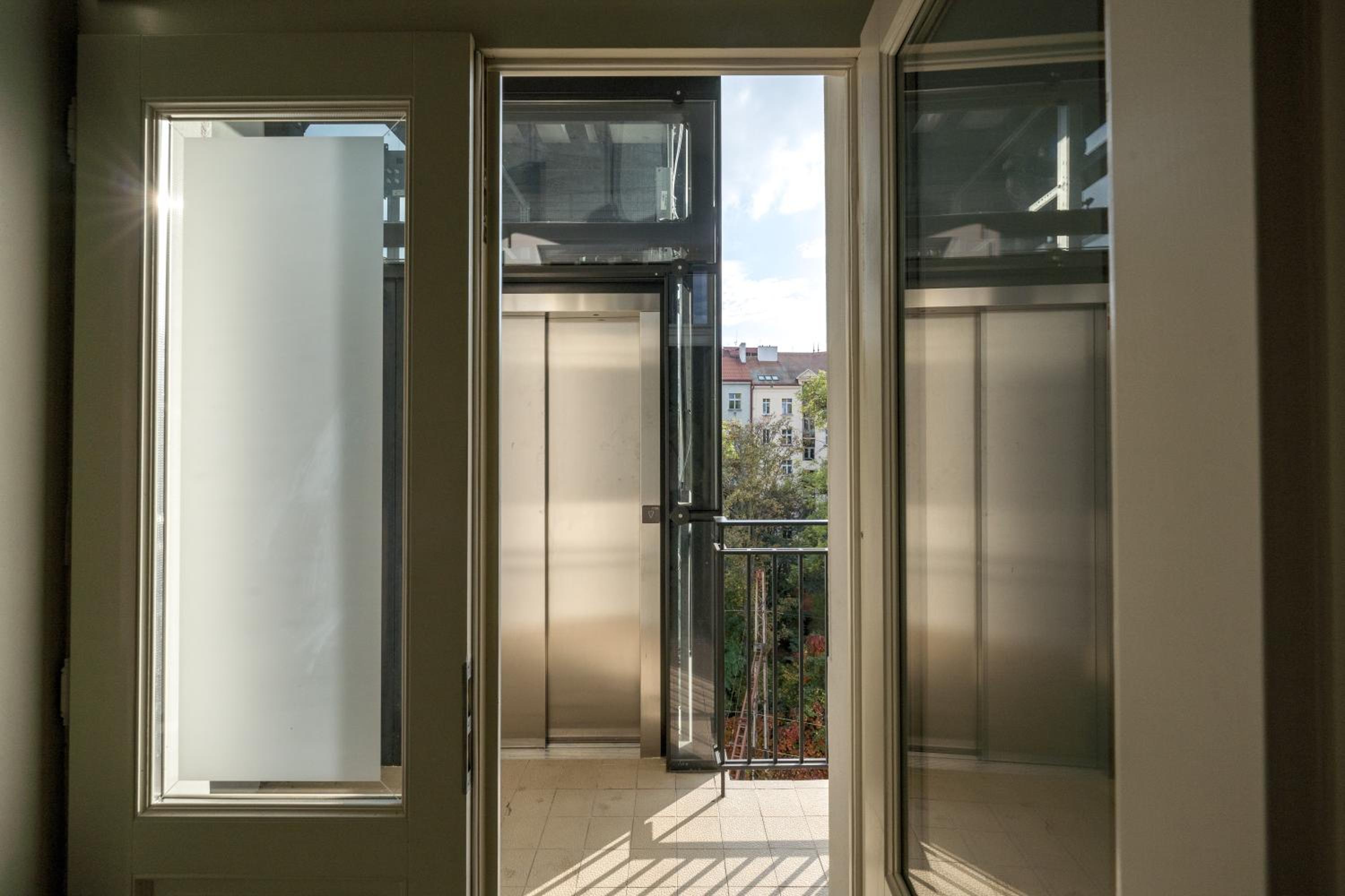 Prague Days - One bedroom newly renovated apartment with workspace and Netflix