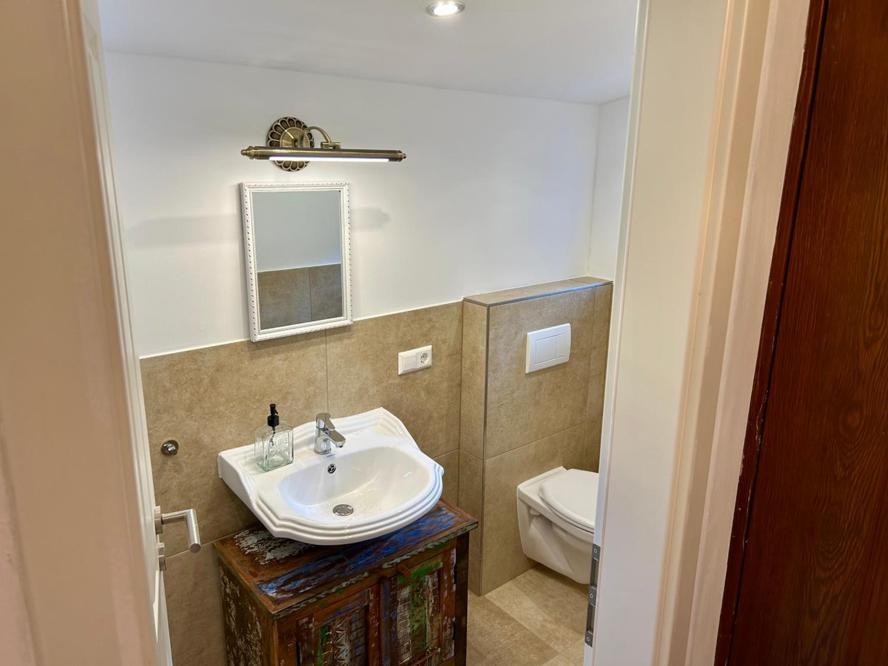 Stilvolles City Haus mit 2 Bädern & Parkplatz, 75 qm Innenstadt