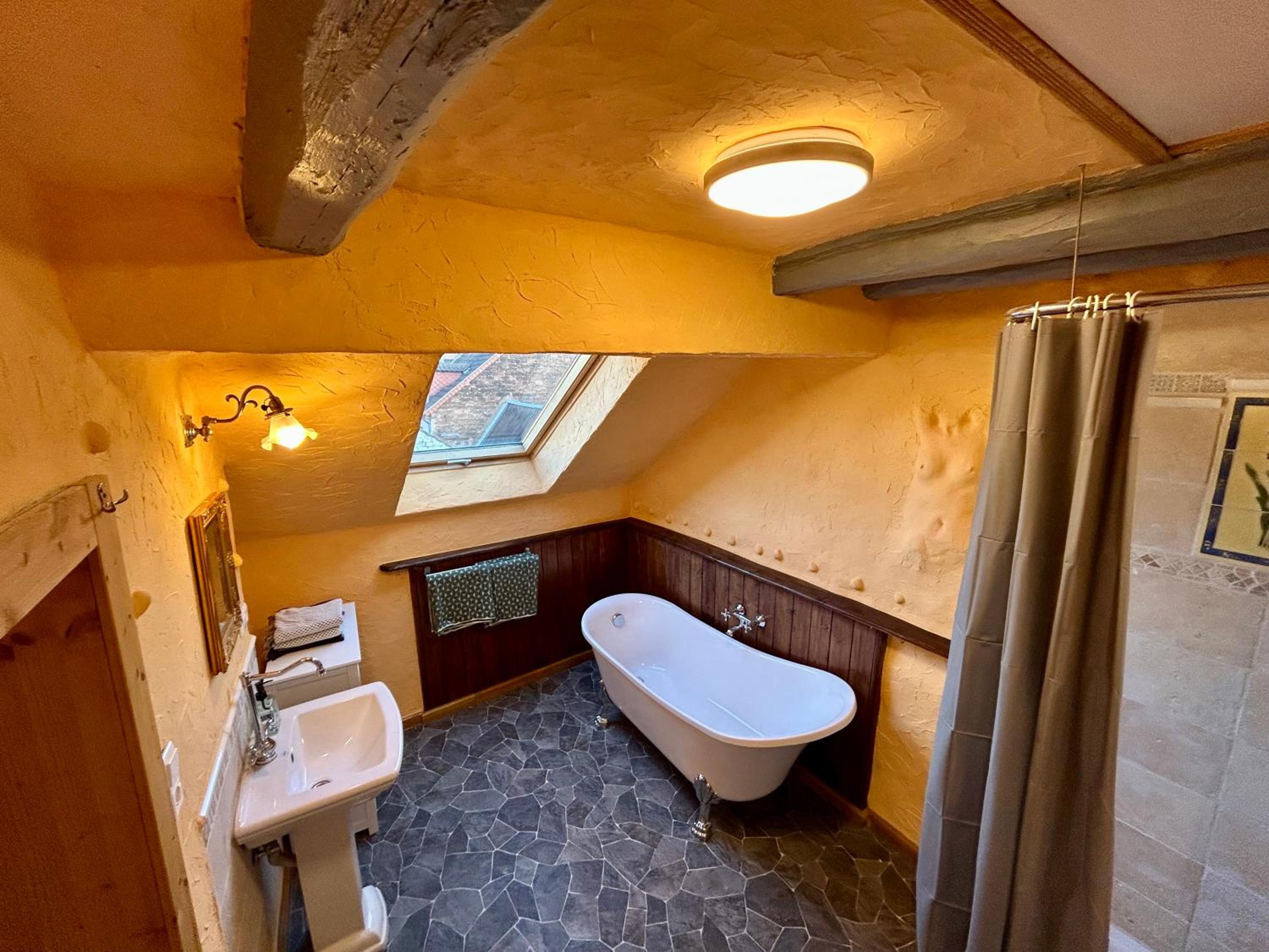 Stilvolles City Haus mit 2 Bädern & Parkplatz, 75 qm Innenstadt