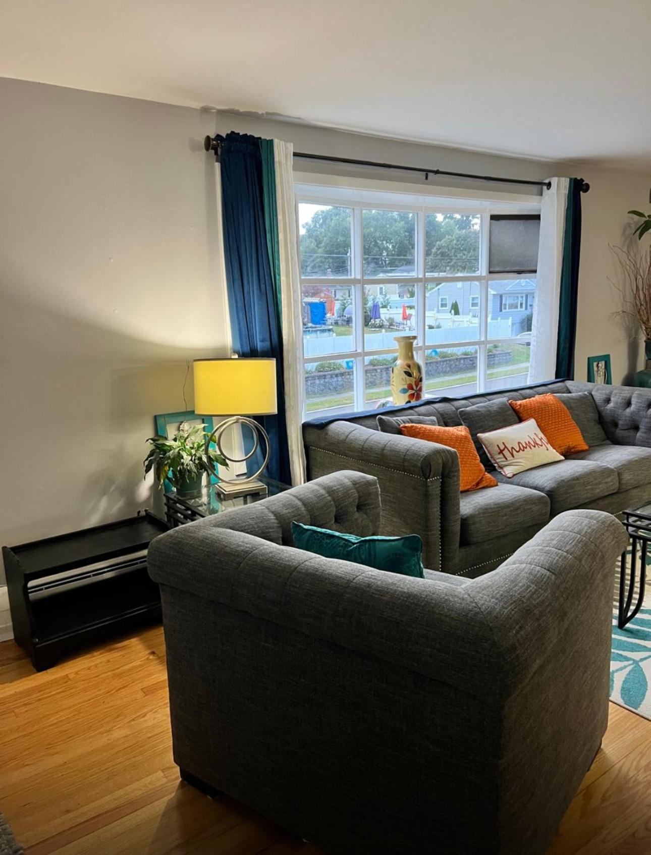 Beautiful 3 - 4 Bedroom Home Fully Furnished Including Utilities Close to I95 Train - Property Image 21