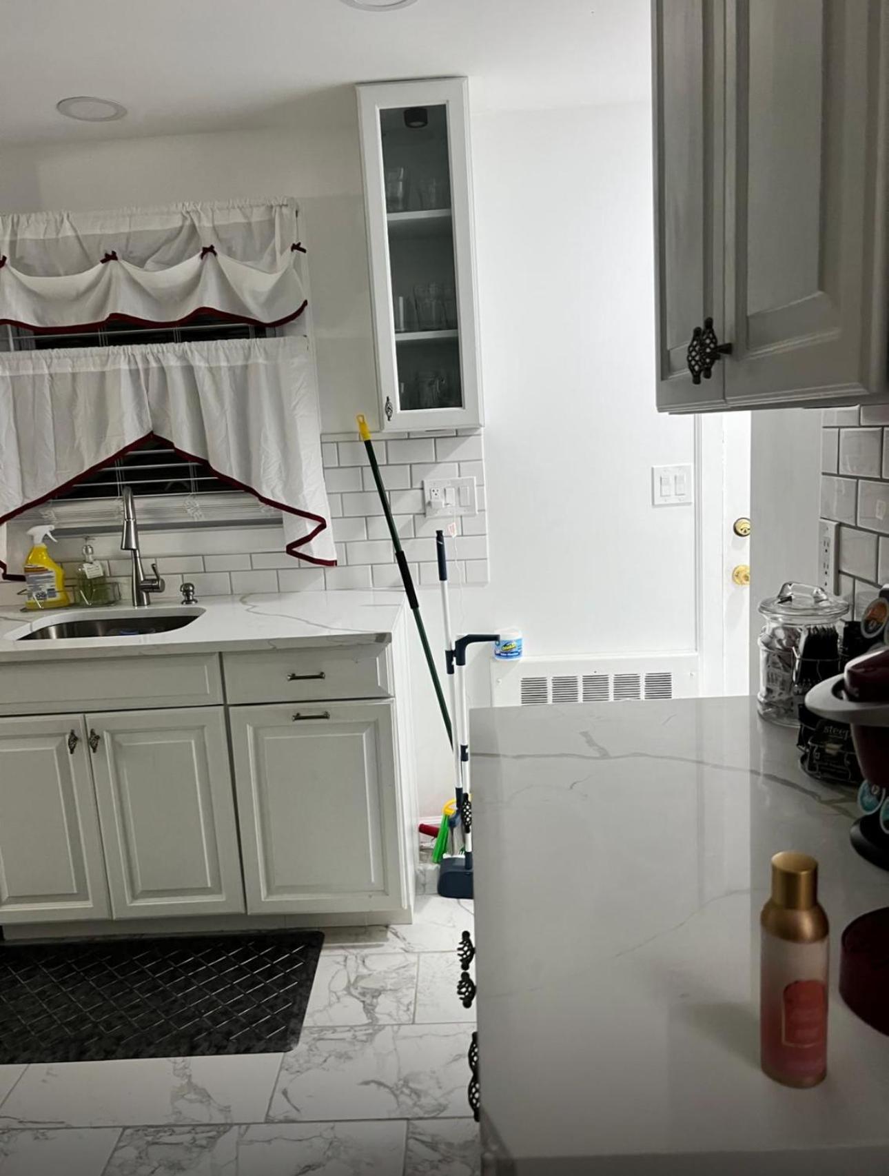 Beautiful 3 - 4 Bedroom Home Fully Furnished Including Utilities Close to I95 Train - Property Image 17
