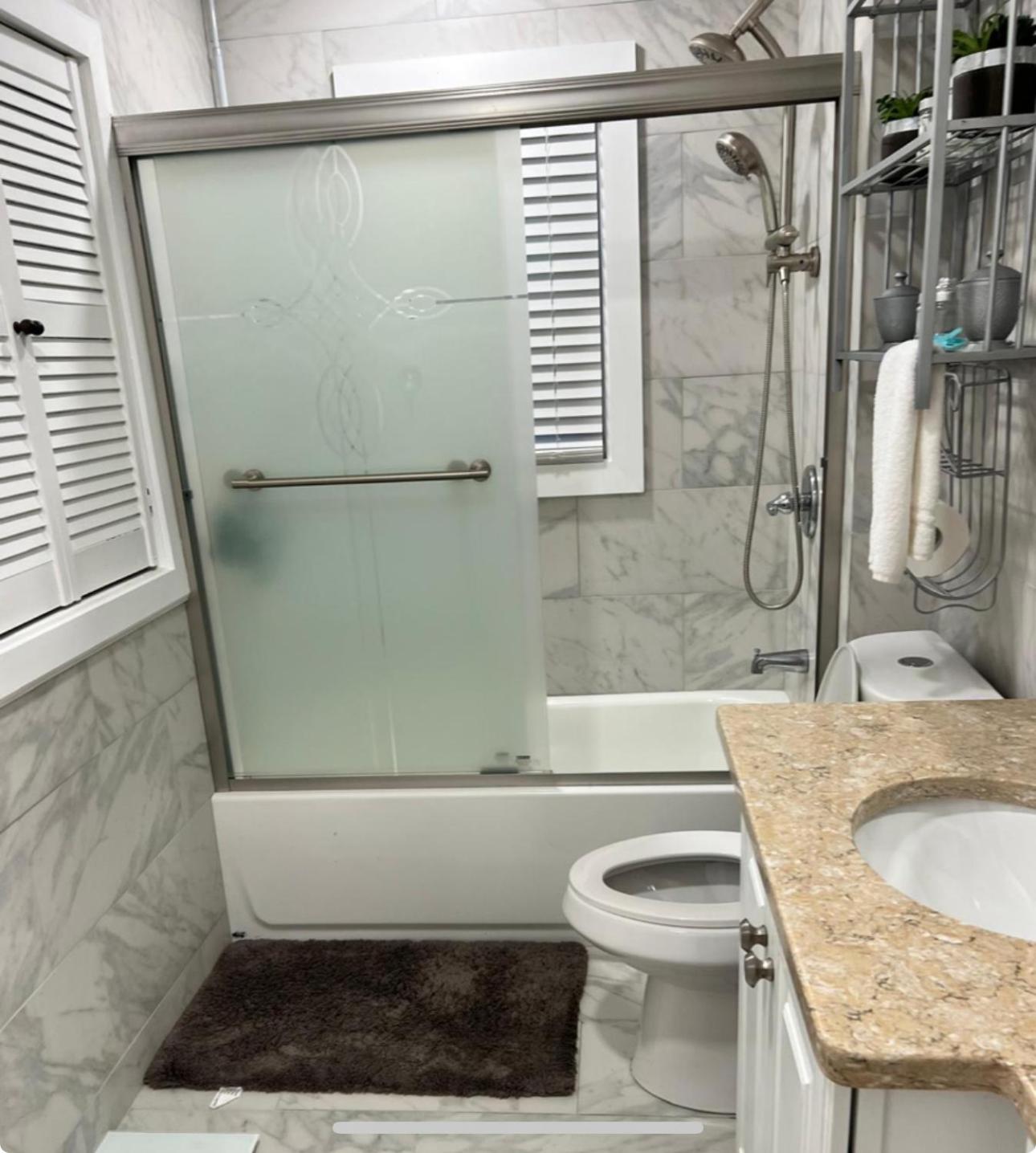 Beautiful 3 - 4 Bedroom Home Fully Furnished Including Utilities Close to I95 Train - Property Image 6