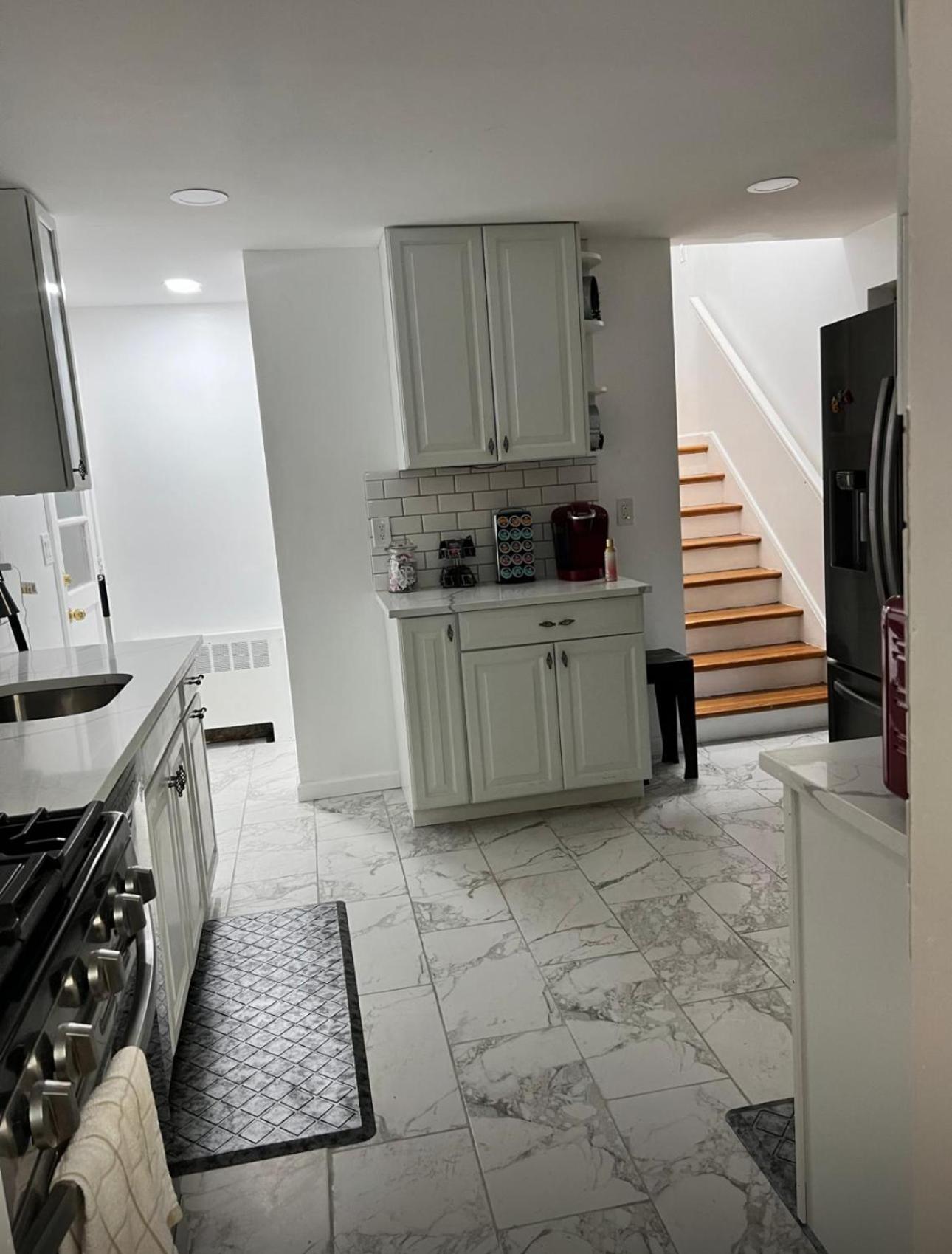 Beautiful 3 - 4 Bedroom Home Fully Furnished Including Utilities Close to I95 Train - Property Image 15