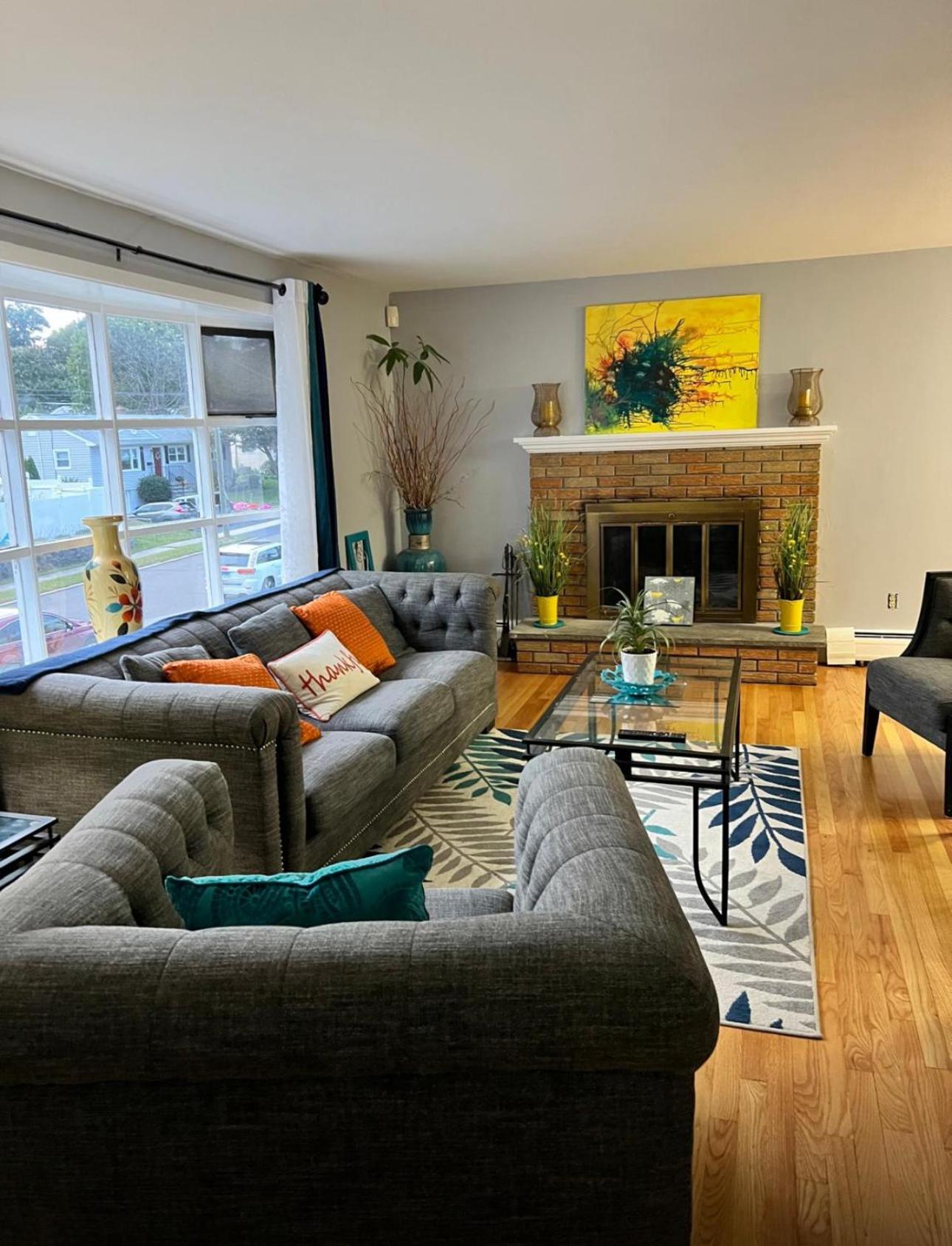 Beautiful 3 - 4 Bedroom Home Fully Furnished Including Utilities Close to I95 Train - Property Image 12